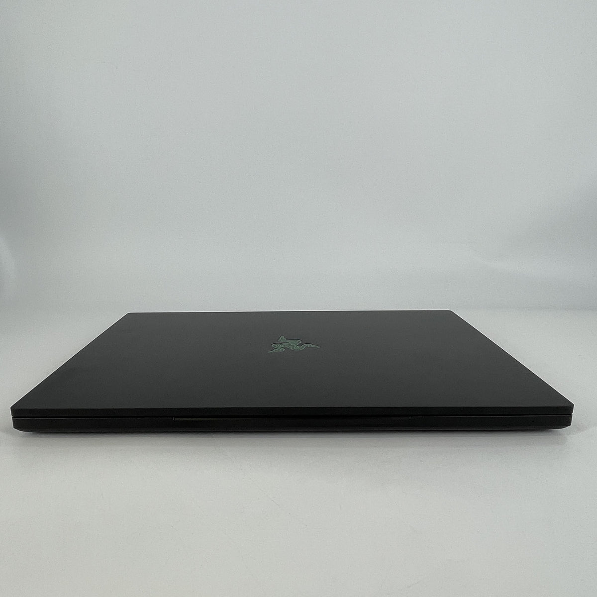 Razer Blade 18 2024 Black 2.2 GHz Intel Core i9 14th Gen. 32GB RAM 2TB Solid State Drive NVIDIA GeForce RTX 4090 16 GB