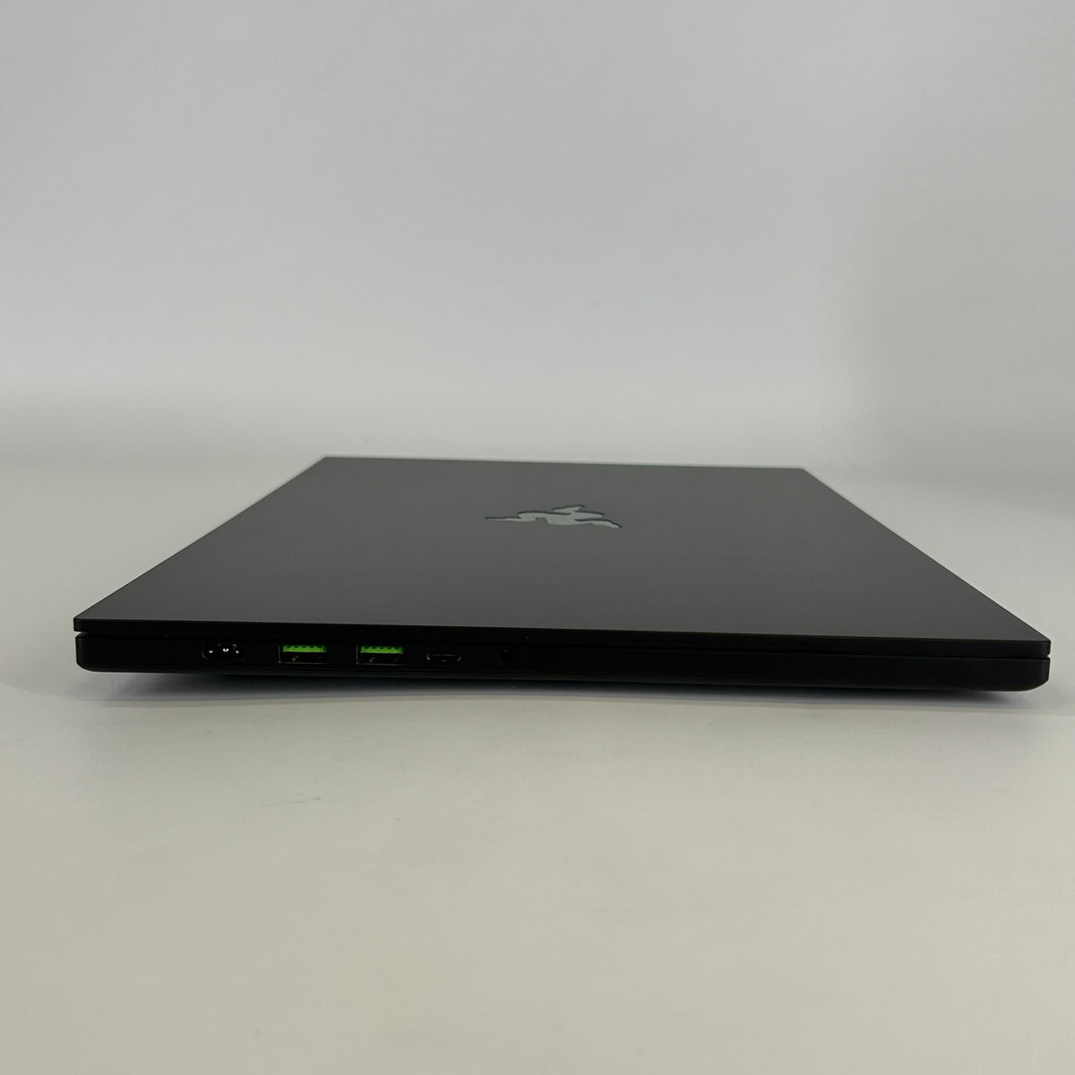 Razer Blade 16 2025 Black 2.0 GHz AMD Ryzen AI 9 HX 370 32GB RAM 2TB Solid State Drive NVIDIA GeForce RTX 5090 24 GB