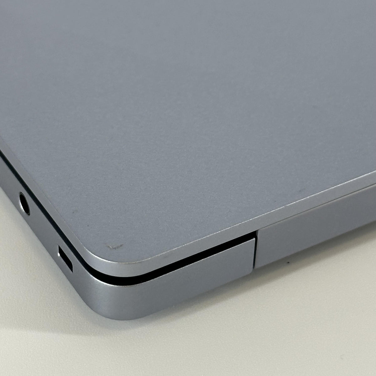 Samsung Galaxy Book4 Edge 15.6 Silver 2.9 GHz Qualcomm Snapdragon X Plus 16GB RAM 512GB Solid State Drive