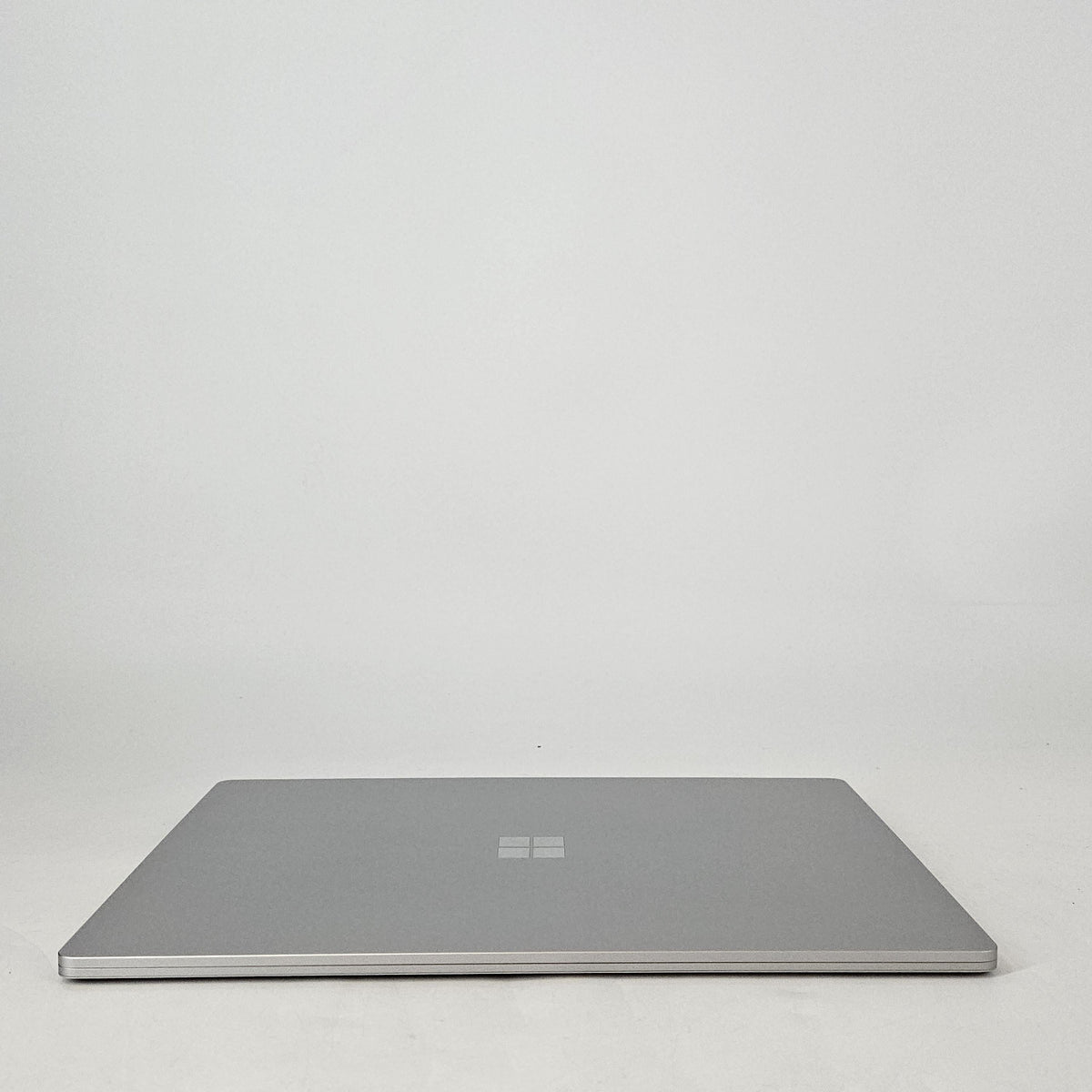 Microsoft Surface Laptop 5 15 Platinum 2.6 GHz Intel Core i7 12th Gen. 16GB RAM 512GB Solid State Drive