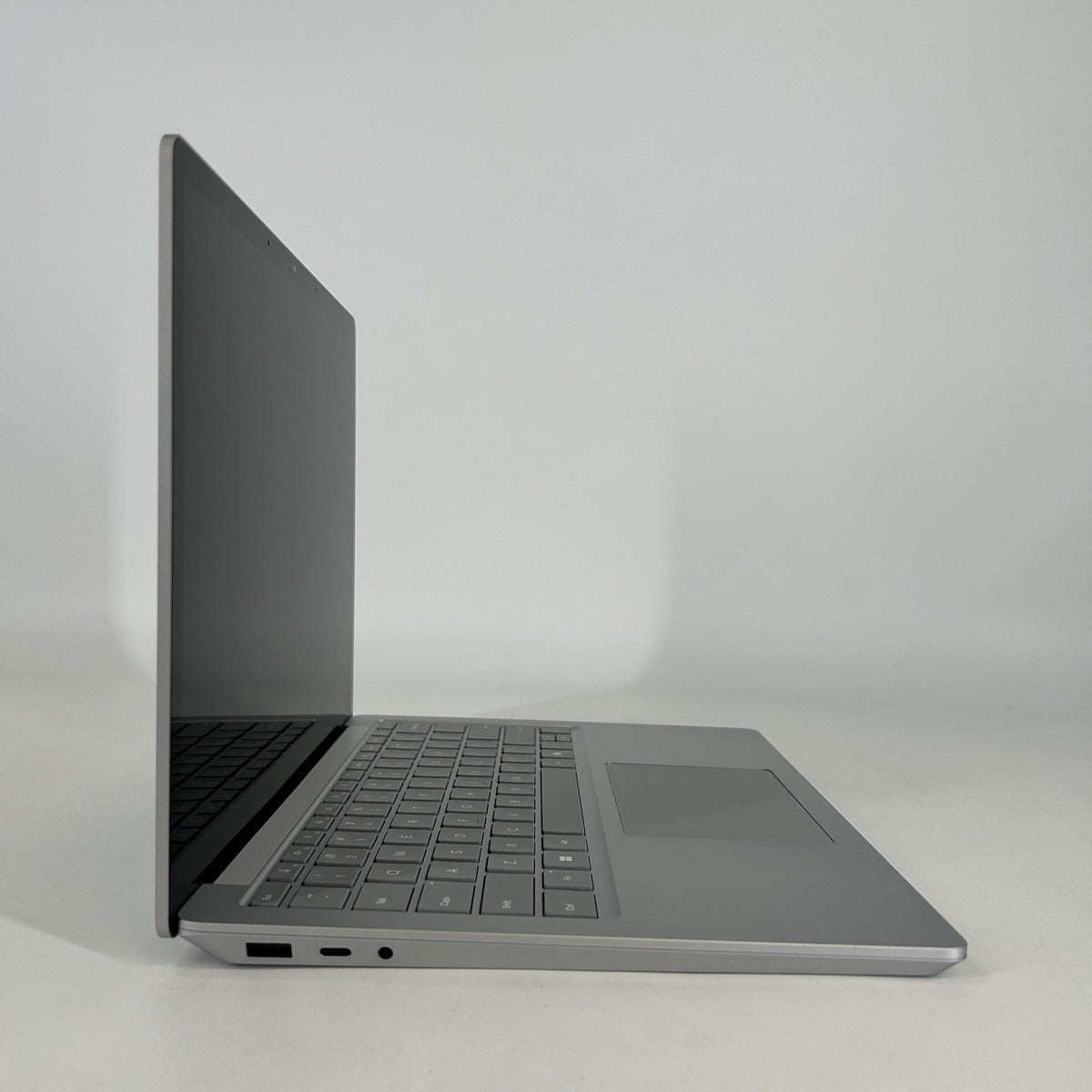 Microsoft Surface Laptop 6 13.5 Platinum 3.8 GHz Intel Core Ultra 7 16GB RAM 512GB Solid State Drive
