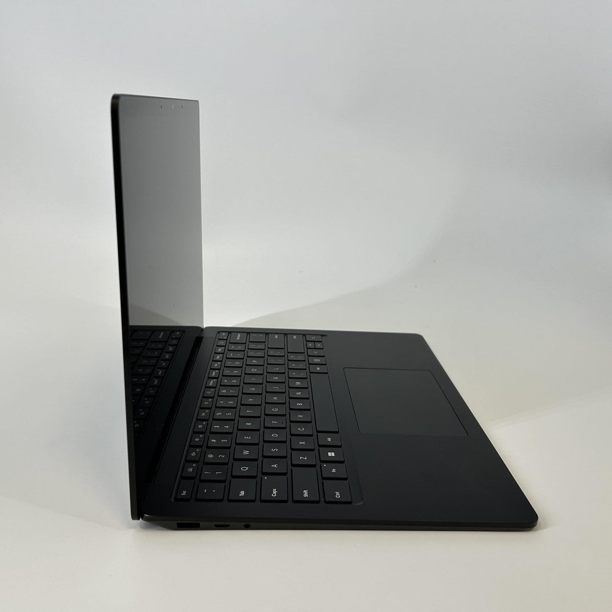 Microsoft Surface Laptop 5 13.5 Black 2.7 GHz Intel Core i7 12th Gen. 16GB RAM 512GB Solid State Drive