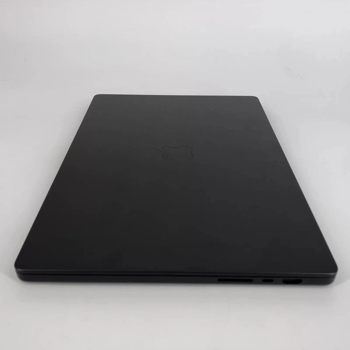 Apple MacBook Pro 16 2026 Space Black M5 Max 18-Core CPU 48GB Unified Memory 2TB Solid State Drive 40-Core GPU