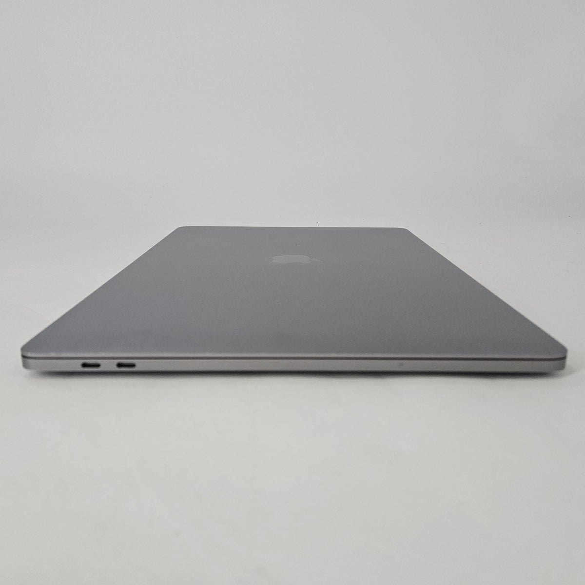 Apple MacBook Pro 15 Touch Bar 2018 Space Gray 2.9 GHz Intel Core i9 8th Gen. 32GB RAM 1TB Solid State Drive AMD Radeon Pro 560X 4 GB