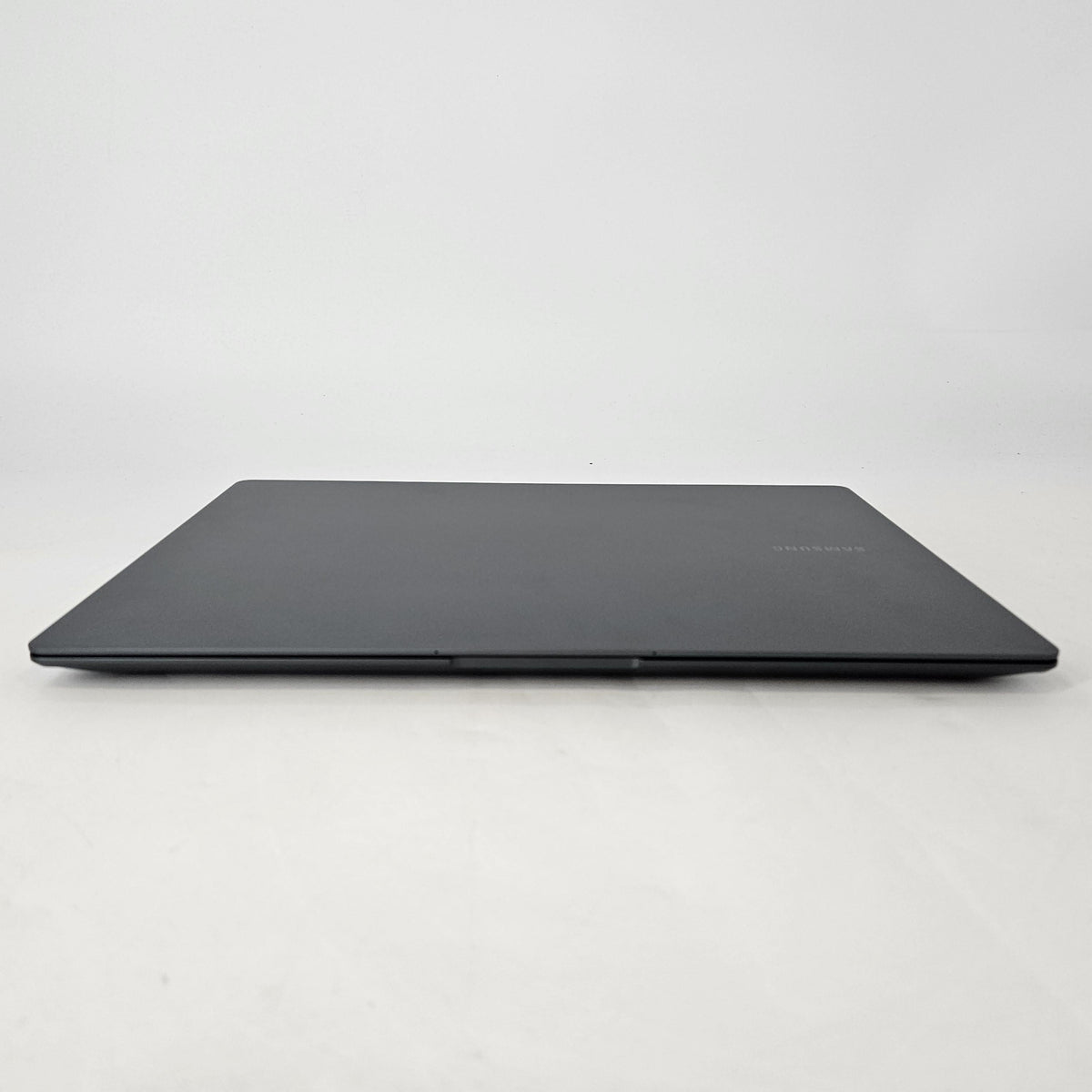 Samsung Galaxy Book3 Ultra 16 Graphite 2.6 GHz Intel Core i9 13th Gen. 32GB RAM 1TB Solid State Drive NVIDIA GeForce RTX 4070 8 GB