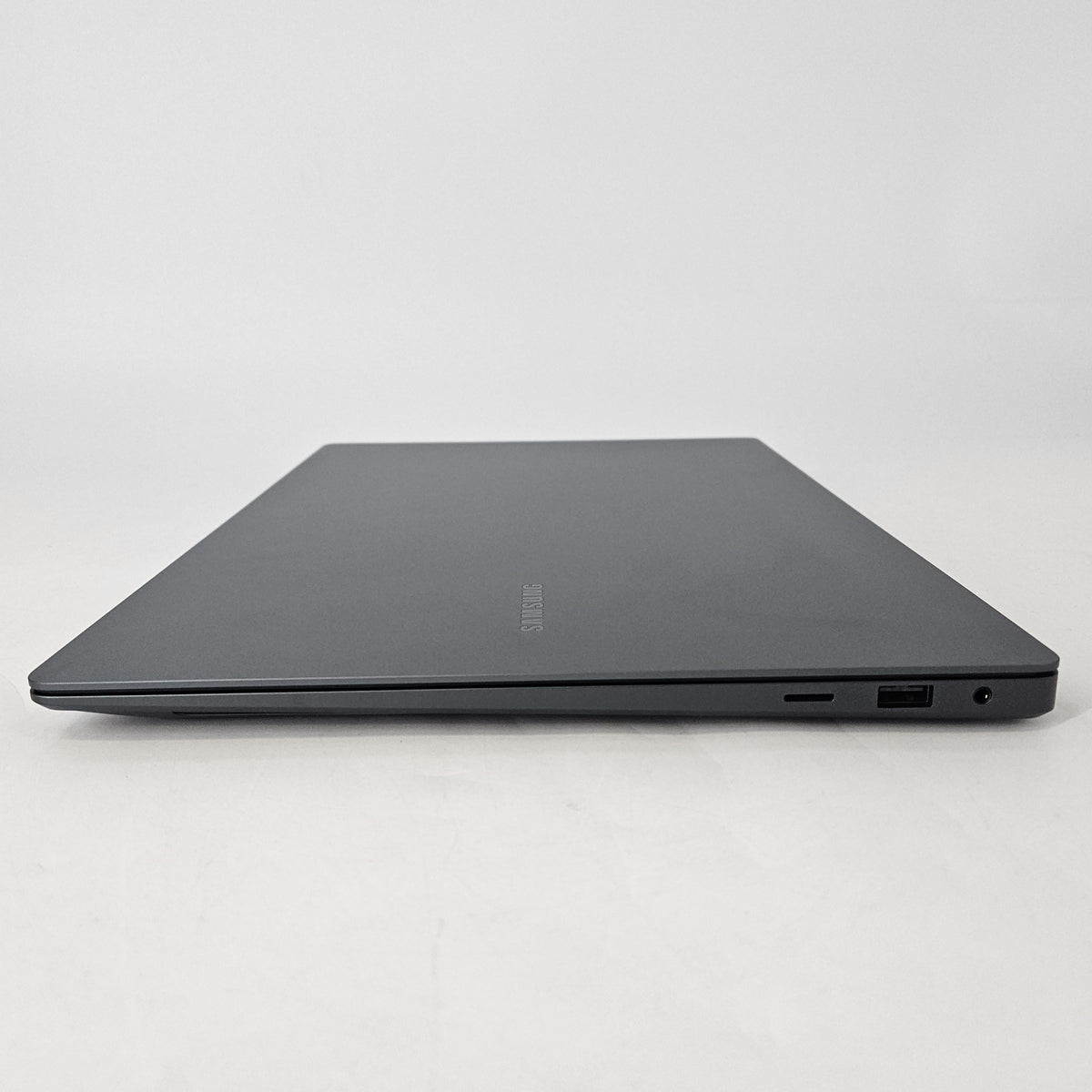 Samsung Galaxy Book3 Ultra 16 Graphite 2.6 GHz Intel Core i9 13th Gen. 32GB RAM 1TB Solid State Drive NVIDIA GeForce RTX 4070 8 GB