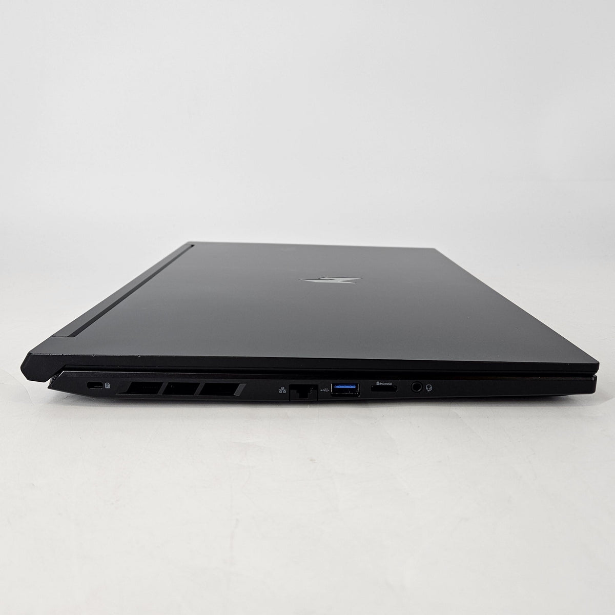 Acer Nitro V 16 AI Black 4.3 GHz AMD Ryzen 5 240 16GB RAM 512GB Solid State Drive NVIDIA GeForce RTX 5050 8 GB