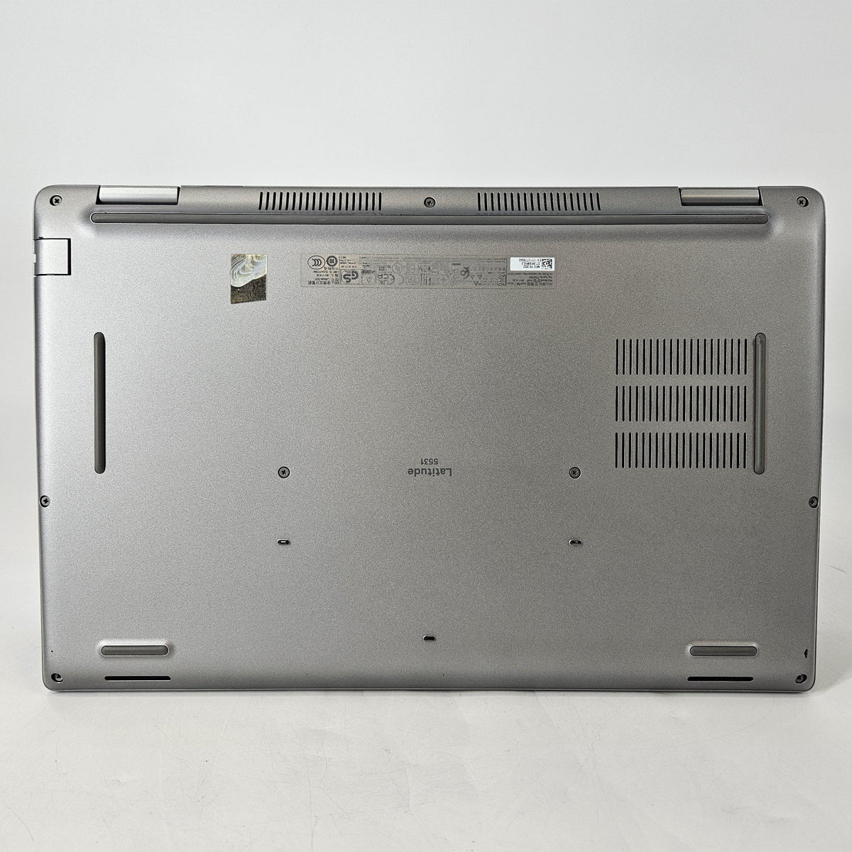 Dell Latitude 5531 15.6 Silver 1.8 GHz Intel Core i7 12th Gen. 16GB RAM 256GB Solid State Drive