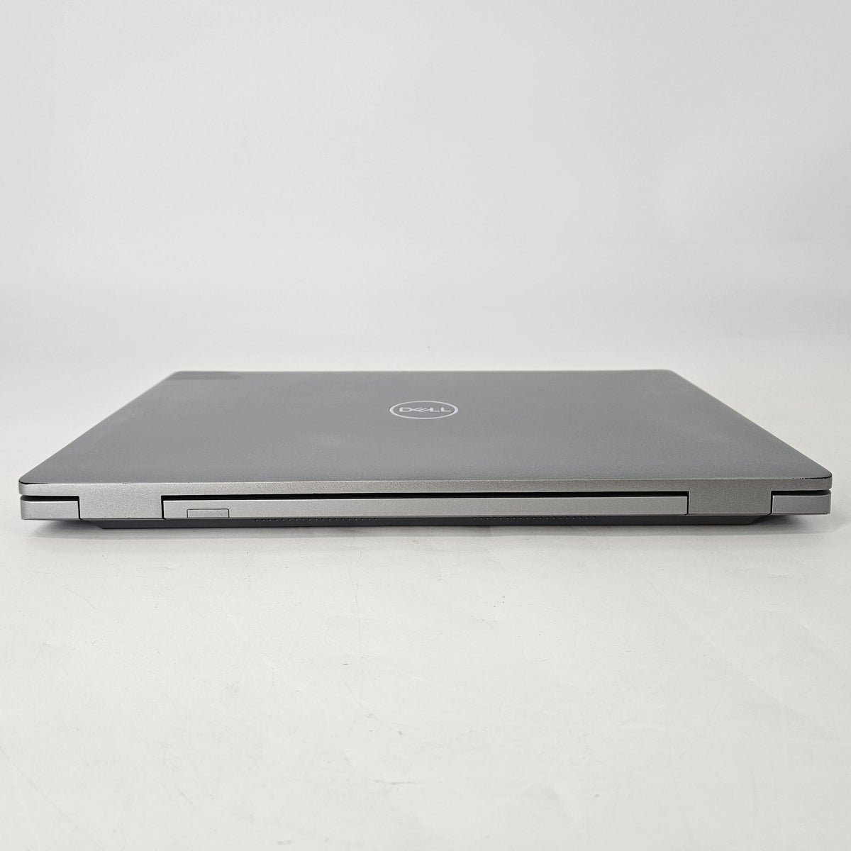Dell Latitude 5531 15.6 Silver 1.8 GHz Intel Core i7 12th Gen. 16GB RAM 256GB Solid State Drive