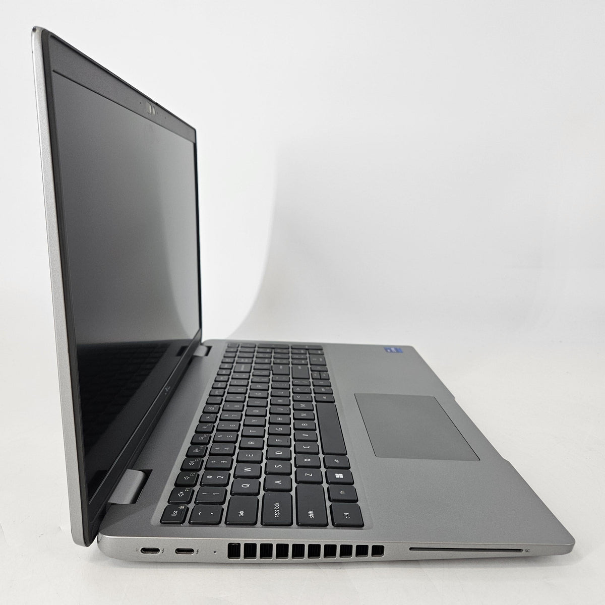 Dell Latitude 5540 15.6 Gray 1.7 GHz Intel Core i7 13th Gen. 32GB RAM 512GB Solid State Drive