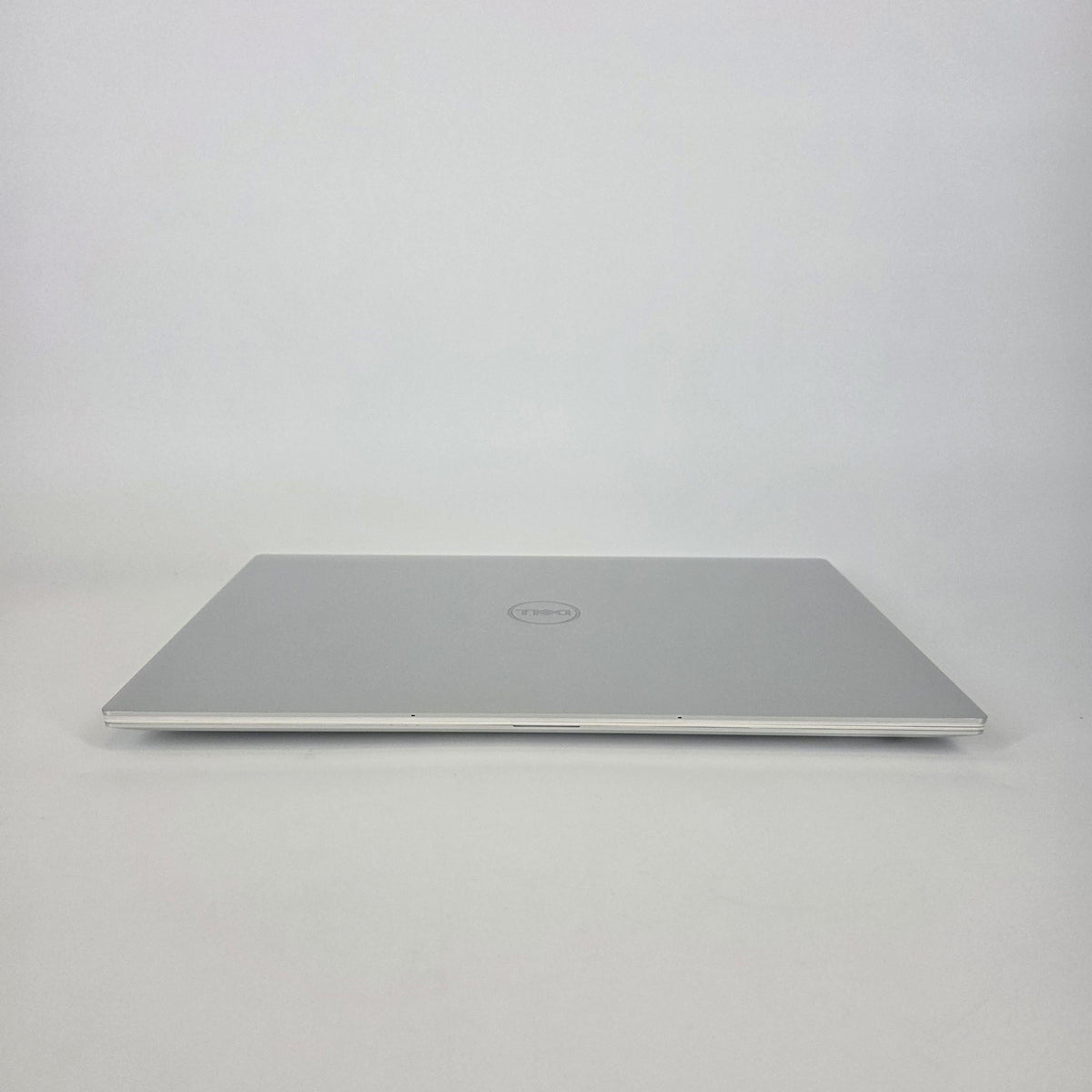 Dell XPS 15 9520 White 2.3 GHz Intel Core i7 12th Gen. 32GB RAM 512GB Solid State Drive NVIDIA GeForce RTX 3050 Ti 4 GB