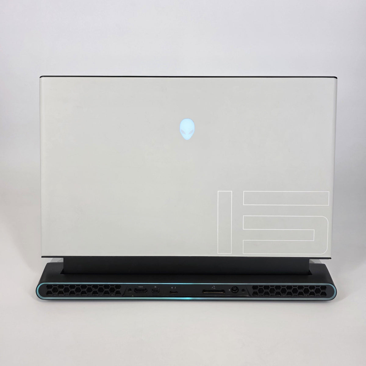 Dell Alienware m15 R4 White 2.4 GHz Intel Core i9 10th Gen. 32GB RAM 1TB Solid State Drive 512GB Solid State Drive NVIDIA GeForce RTX 3080 8 GB
