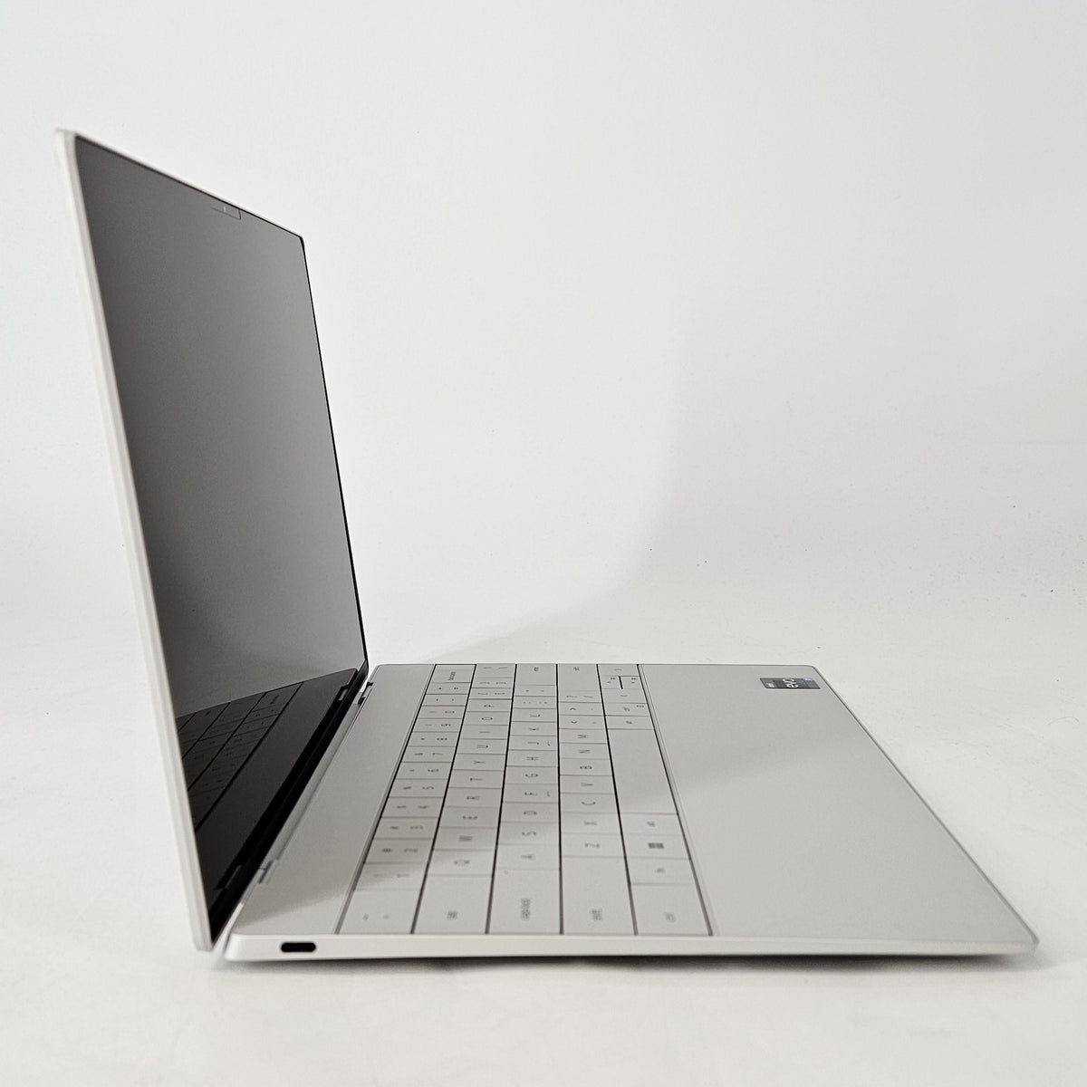 Dell XPS 13 Plus 9320 Silver 1.8 GHz Intel Core i7 12th Gen. 32GB RAM 512GB Solid State Drive