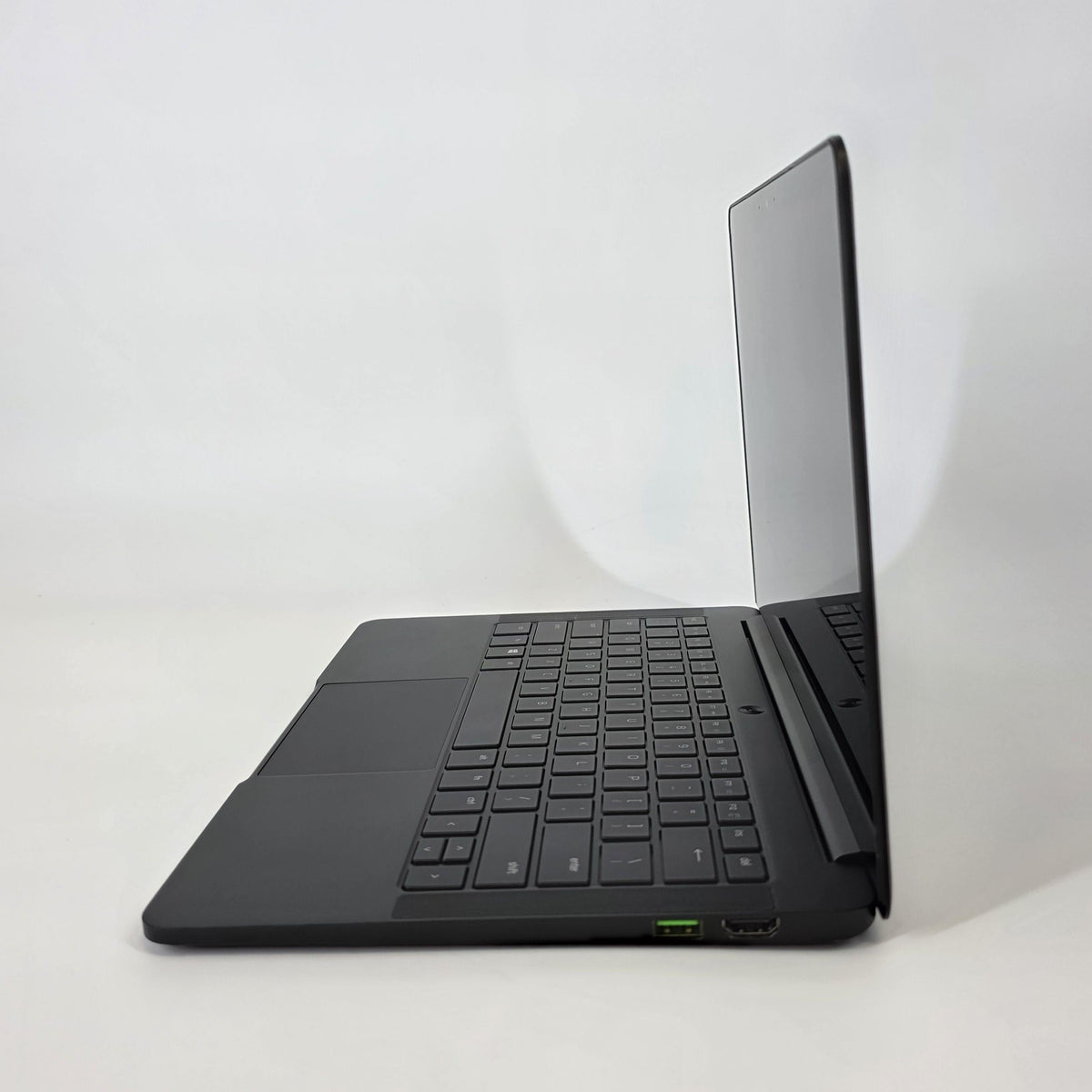 Razer Blade Stealth 13 2017 Black 1.8 GHz Intel Core i7 8th Gen. 16GB RAM 256GB Solid State Drive