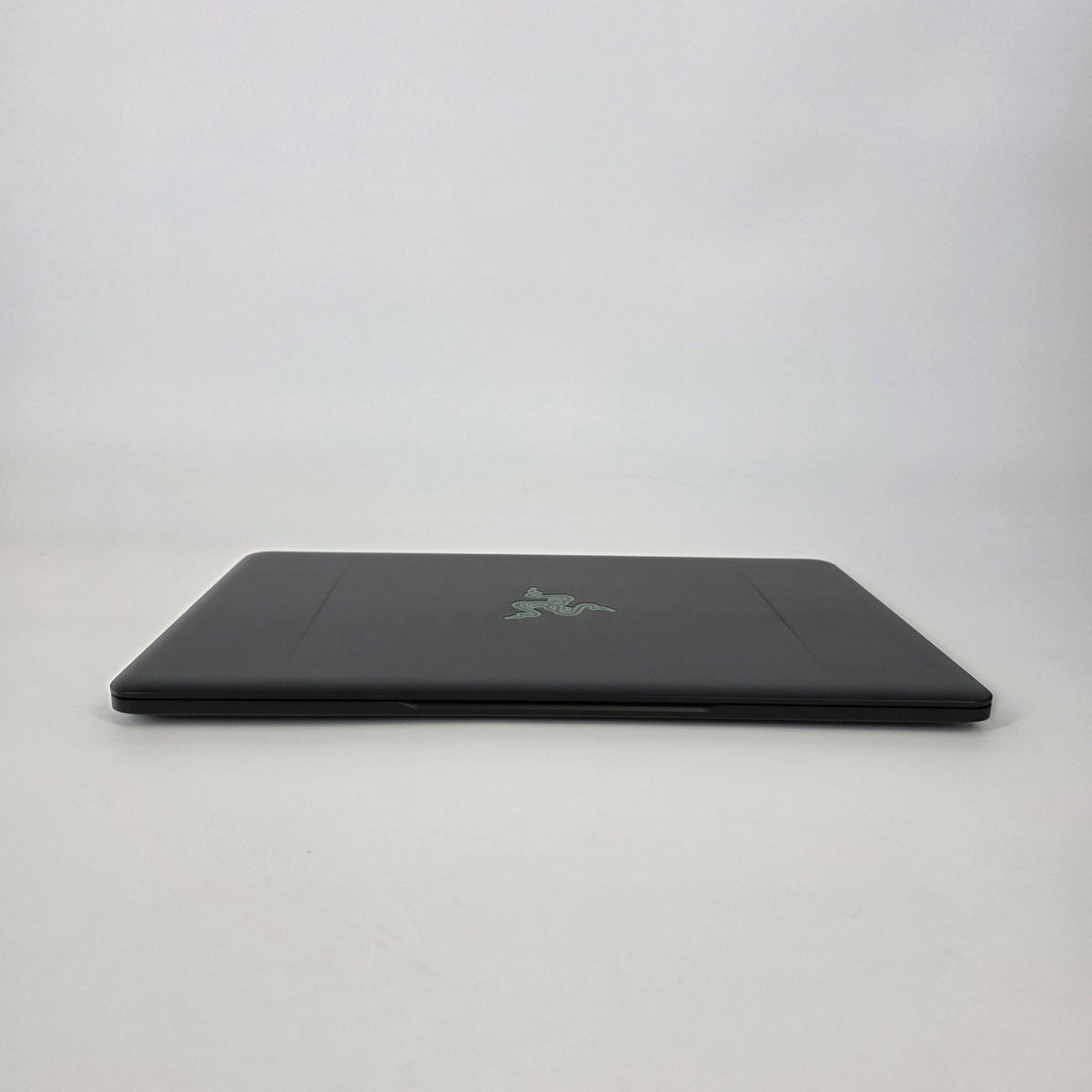 Razer Blade Stealth 13 2017 Black 1.8 GHz Intel Core i7 8th Gen. 16GB RAM 256GB Solid State Drive