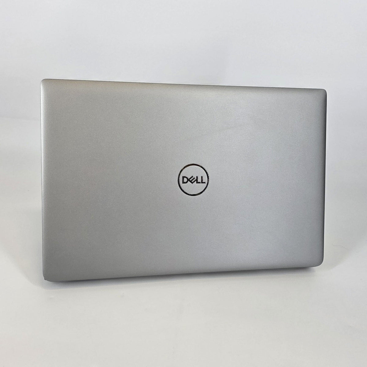 Dell Latitude 5540 15.6 Silver 1.9 GHz Intel Core i7 13th Gen. 32GB RAM 1TB Solid State Drive