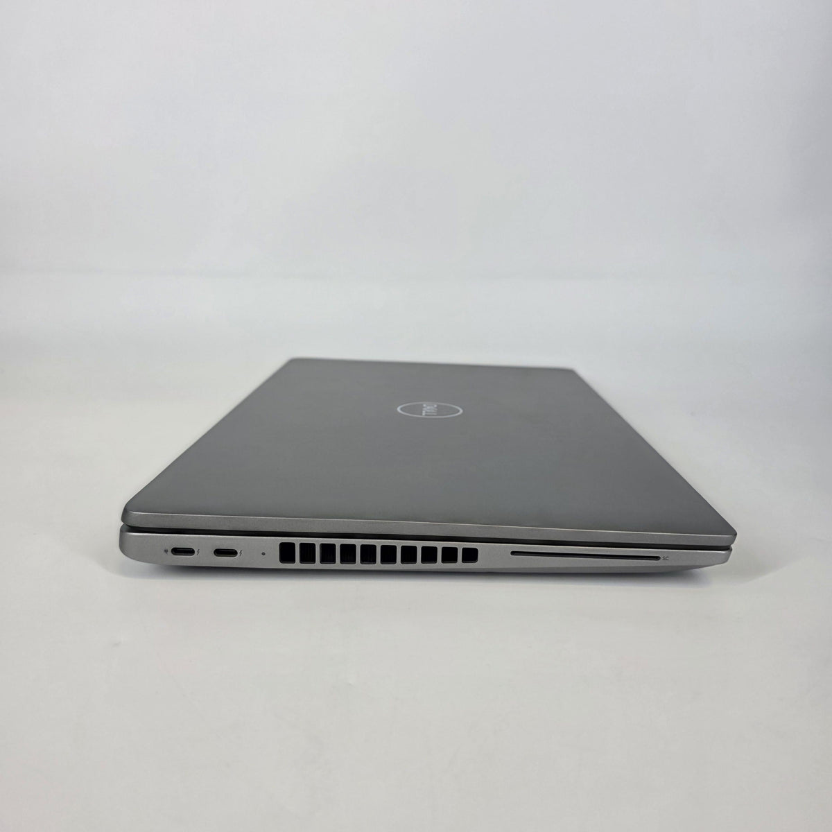 Dell Latitude 5540 15.6 Silver 1.9 GHz Intel Core i7 13th Gen. 32GB RAM 1TB Solid State Drive