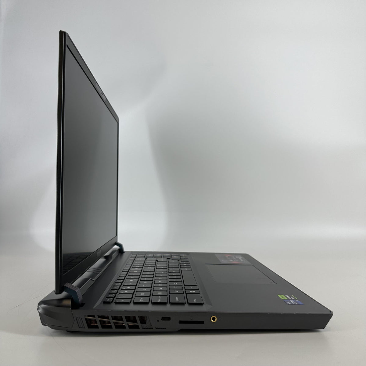 MSI Vector 17 HX 17 Gray 2.2 GHz Intel Core i9 14th Gen. 32GB RAM 1TB Solid State Drive NVIDIA GeForce RTX 4070 8 GB