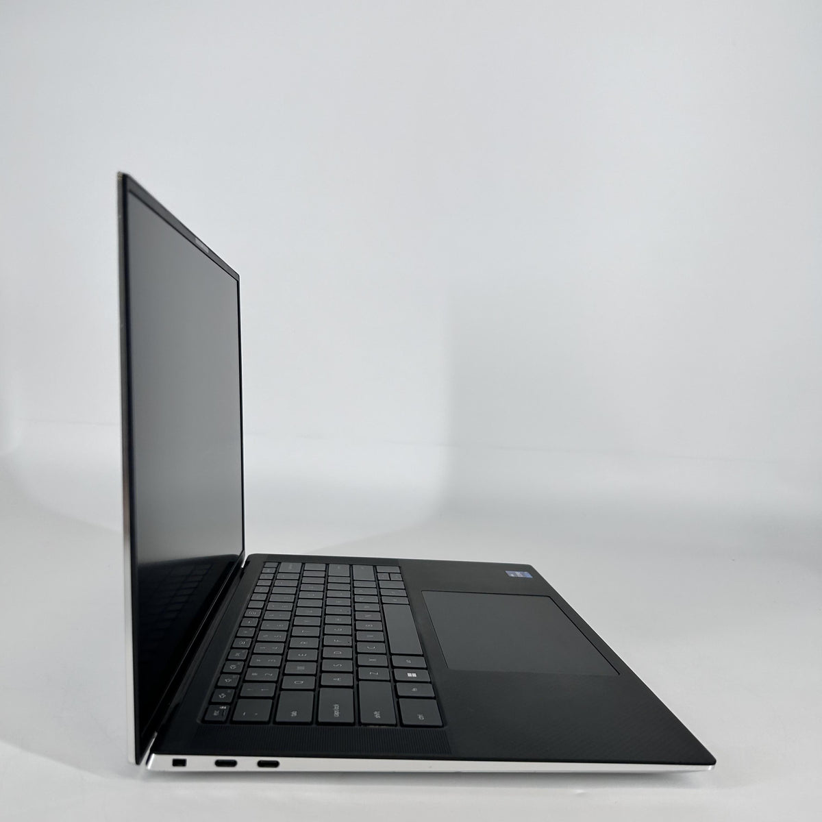 Dell XPS 15 9520 Silver 2.5 GHz Intel Core i9 12th Gen. 32GB RAM 1TB Solid State Drive NVIDIA GeForce RTX 3050 Ti 4 GB