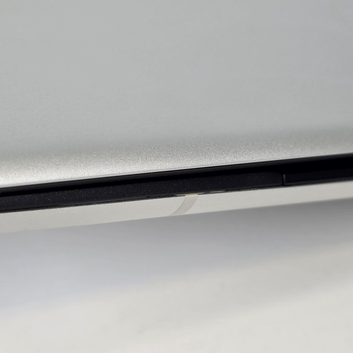 Dell Alienware X16 R2 Silver 2.3 GHz Intel Core Ultra 9 32GB RAM 1TB Solid State Drive NVIDIA GeForce RTX 4070 8 GB