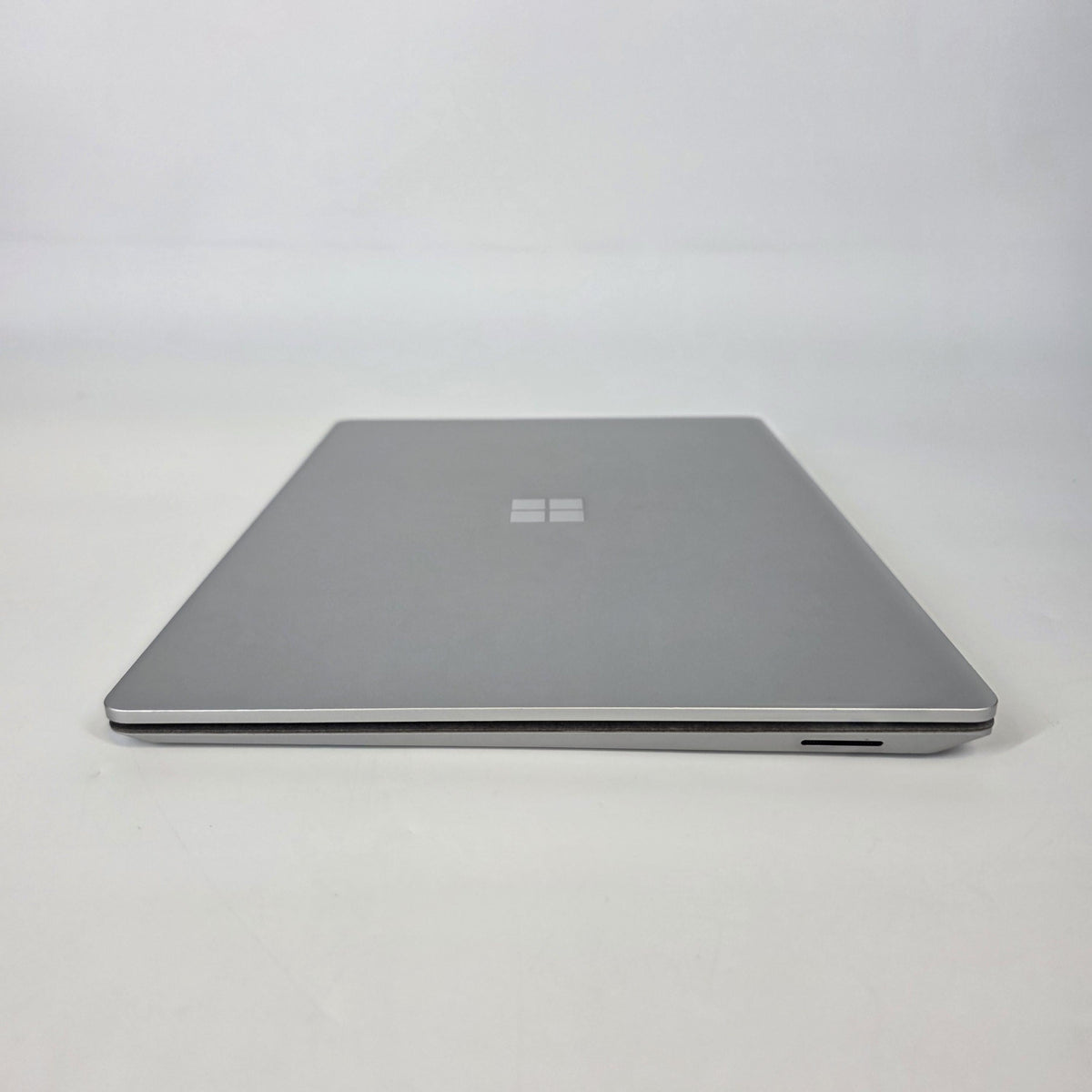 Microsoft Surface Laptop 5 13.5 Platinum 2.7 GHz Intel Core i7 12th Gen. 16GB RAM 256GB Solid State Drive