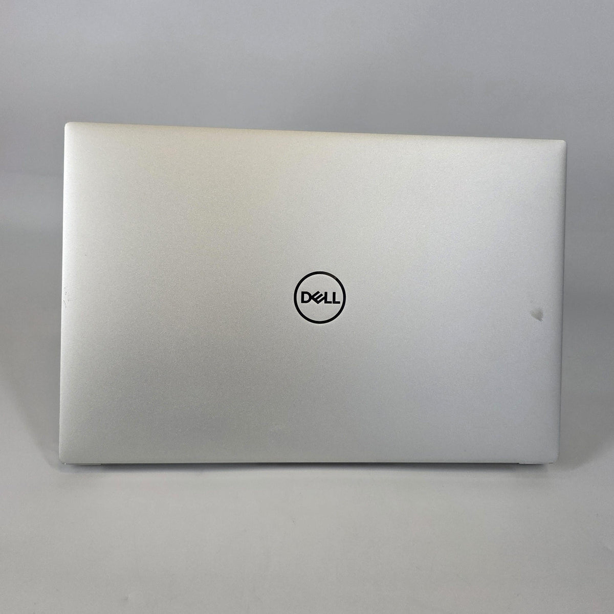 Dell XPS 15 9510 Silver 2.7 GHz Intel Core i5 11th Gen. 32GB RAM 512GB Solid State Drive