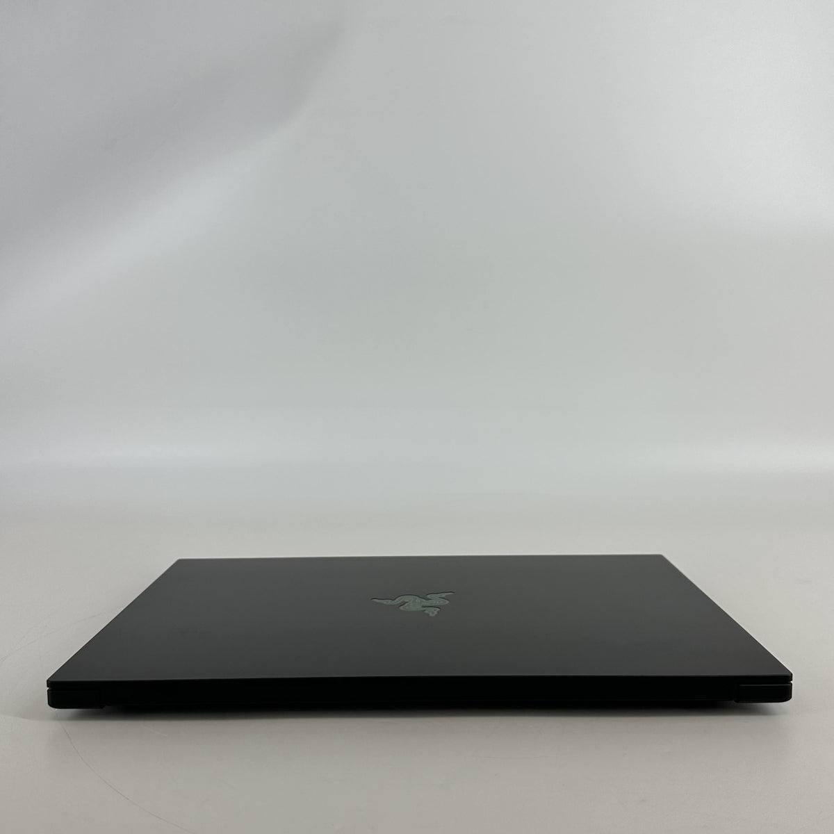 Razer Blade 16 2025 Black 2.0 GHz AMD Ryzen AI 9 365 64GB RAM 2TB Solid State Drive NVIDIA GeForce RTX 5080 16 GB