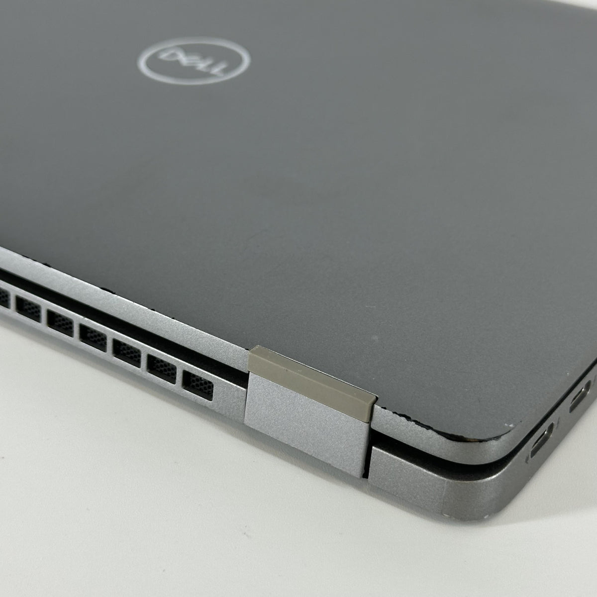 Dell Latitude 5320 13.3 Gray 2.6 GHz Intel Core i5 11th Gen. 8GB RAM 256GB Solid State Drive