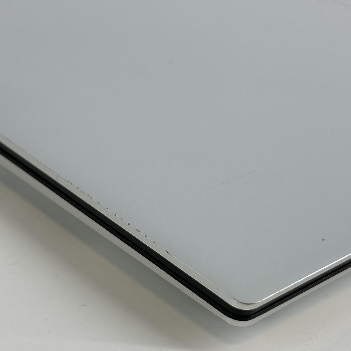 Dell XPS 15 9510 Silver 2.3 GHz Intel Core i7 11th Gen. 32GB RAM 1TB Solid State Drive NVIDIA GeForce RTX 3050 Ti 4 GB