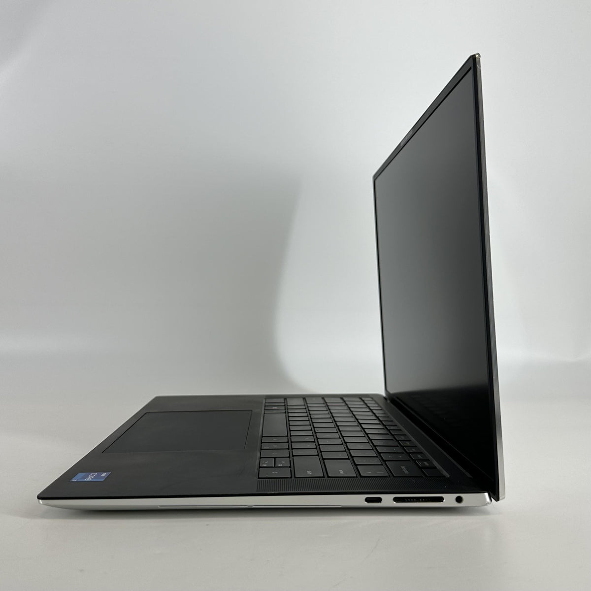 Dell XPS 15 9510 Silver 2.3 GHz Intel Core i7 11th Gen. 32GB RAM 1TB Solid State Drive NVIDIA GeForce RTX 3050 Ti 4 GB