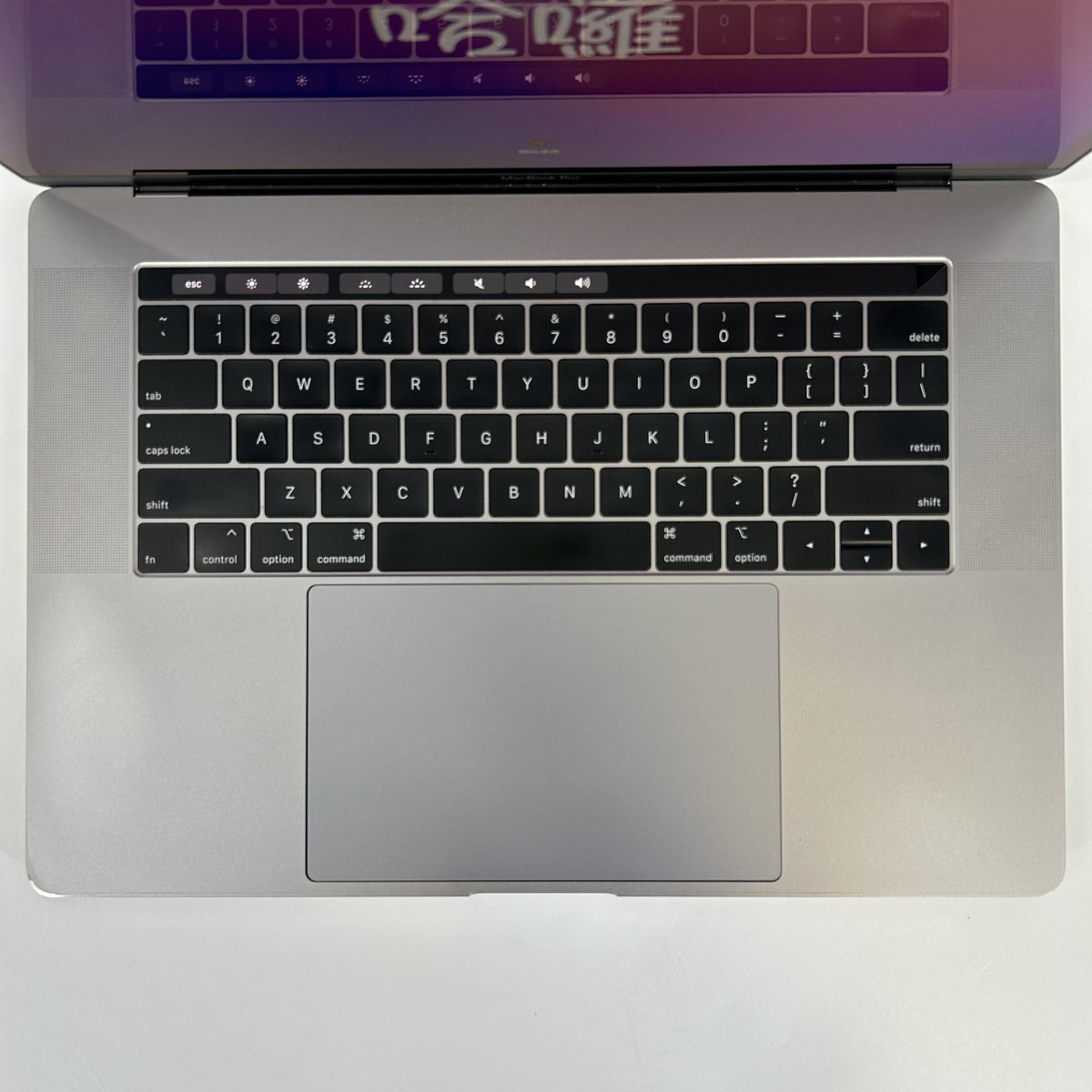 Apple MacBook Pro 15 Touch Bar 2018 Space Gray 2.9 GHz Intel Core i9 8th Gen. 32GB RAM 1TB Solid State Drive AMD Radeon Pro 560X 4 GB