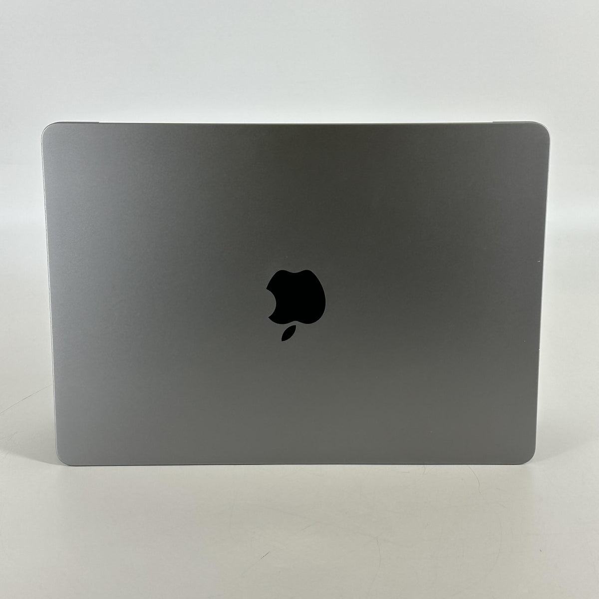 Apple MacBook Air 13 2022 Silver 3.49 GHz M2 8-Core CPU 8GB Unified Memory 256GB Solid State Drive 8-Core GPU