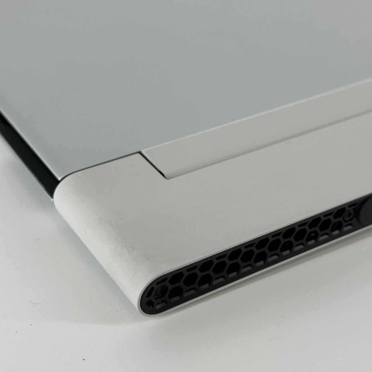 Dell Alienware X14 R2 White 2.4 GHz Intel Core i7 13th Gen. 32GB RAM 1TB Solid State Drive NVIDIA GeForce RTX 4060 8 GB