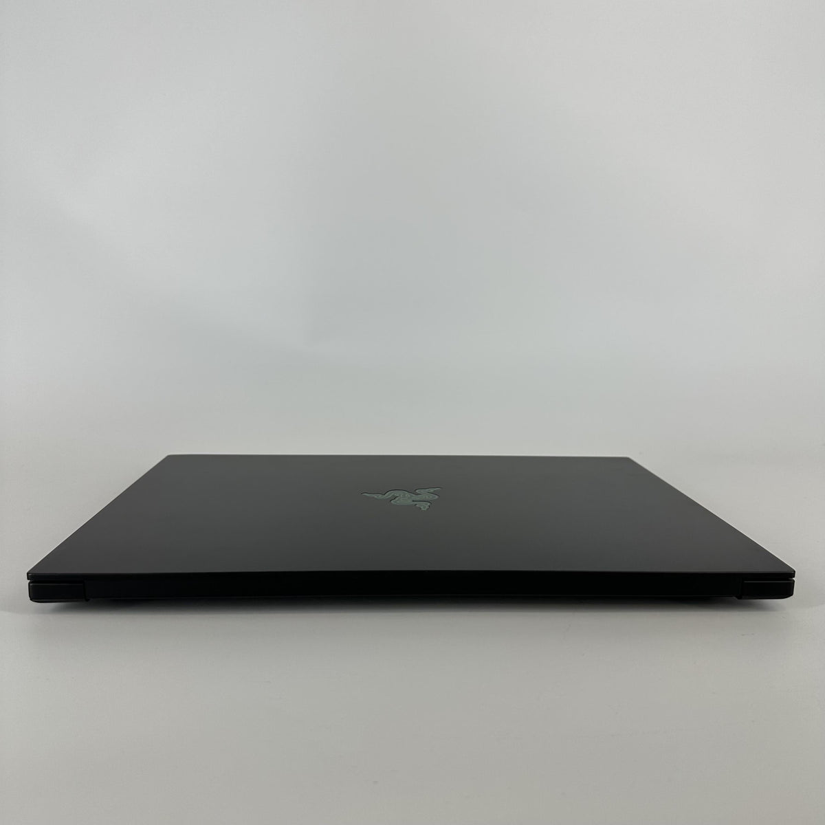 Razer Blade 16 2025 Black 2.0 GHz AMD Ryzen AI 9 365 32GB RAM 1TB Solid State Drive NVIDIA GeForce RTX 5070 Ti 12 GB