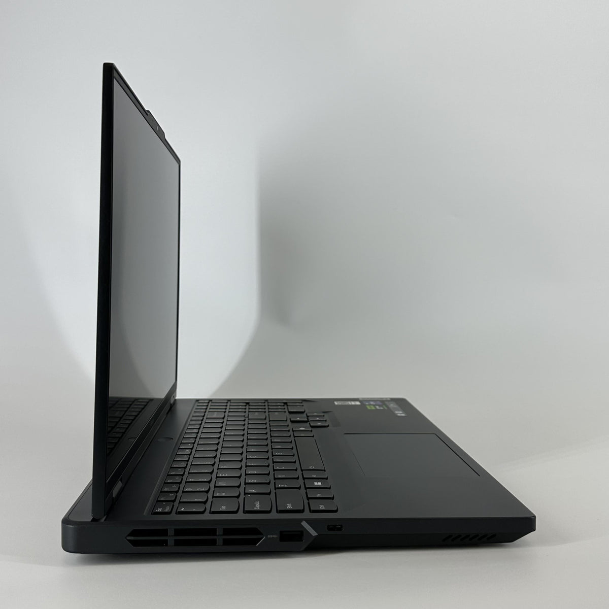 Lenovo Legion Pro 5i Gen 9 16 Gray 2.2 GHz Intel Core i9 14th Gen. 32GB RAM 1TB Solid State Drive 1TB Solid State Drive NVIDIA GeForce RTX 4070 8 GB