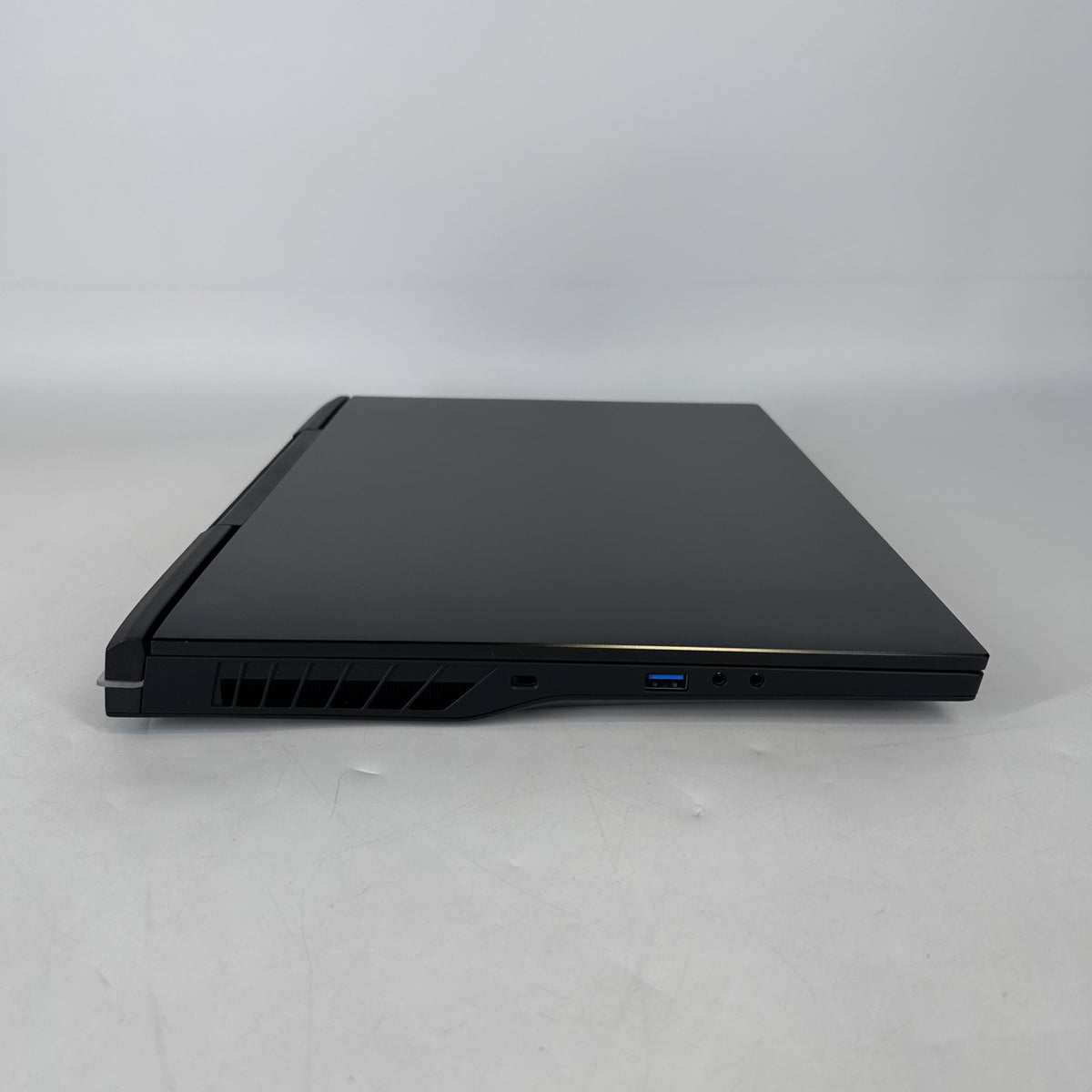 Eluktronics Mech 17 Intel Core i9 13th Gen. 64GB RAM 4TB Solid State Drive NVIDIA GeForce RTX 4090 16 GB