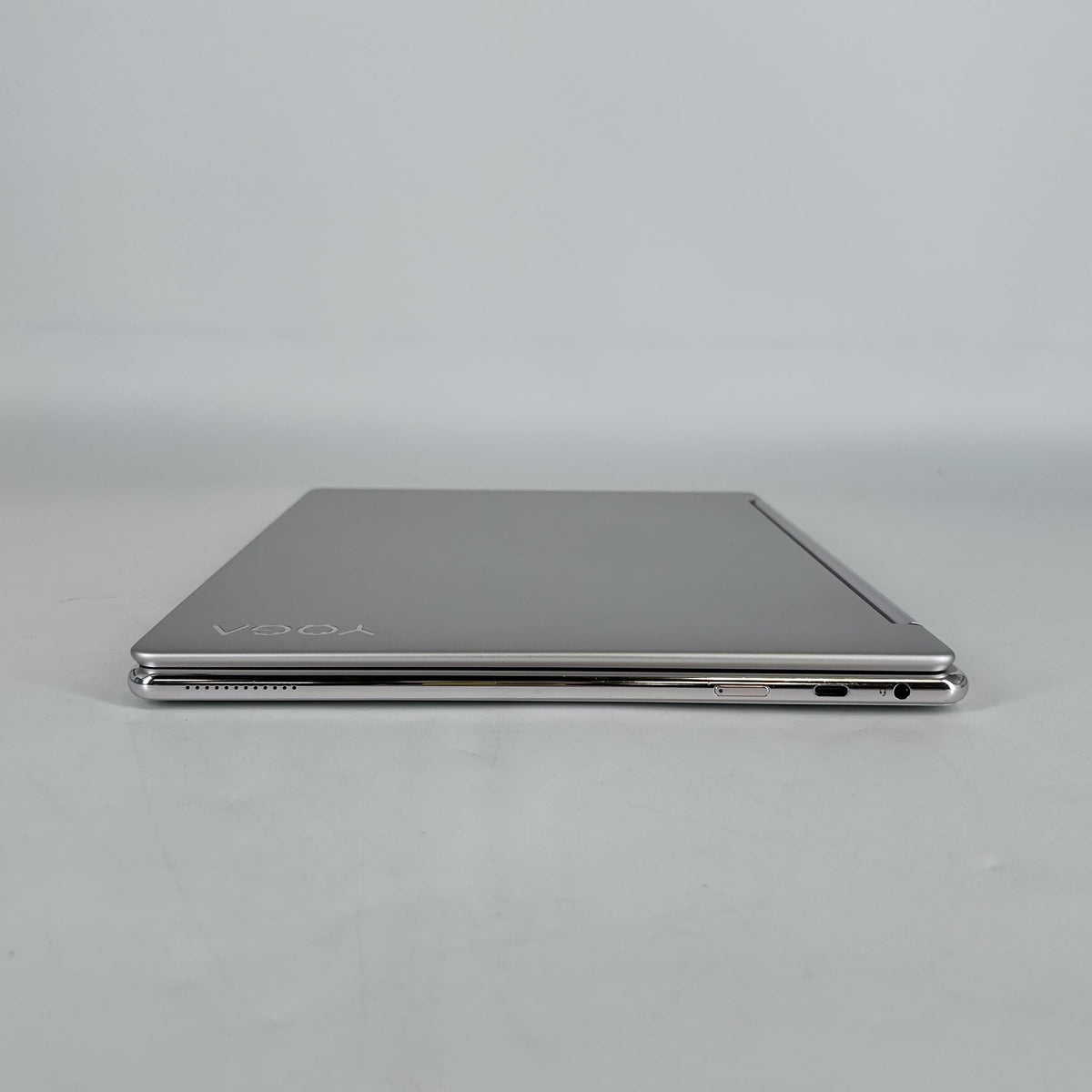 Lenovo Yoga 9i 14 Gold 2.2 GHz Intel Core i7 13th Gen. 16GB RAM 512GB Solid State Drive