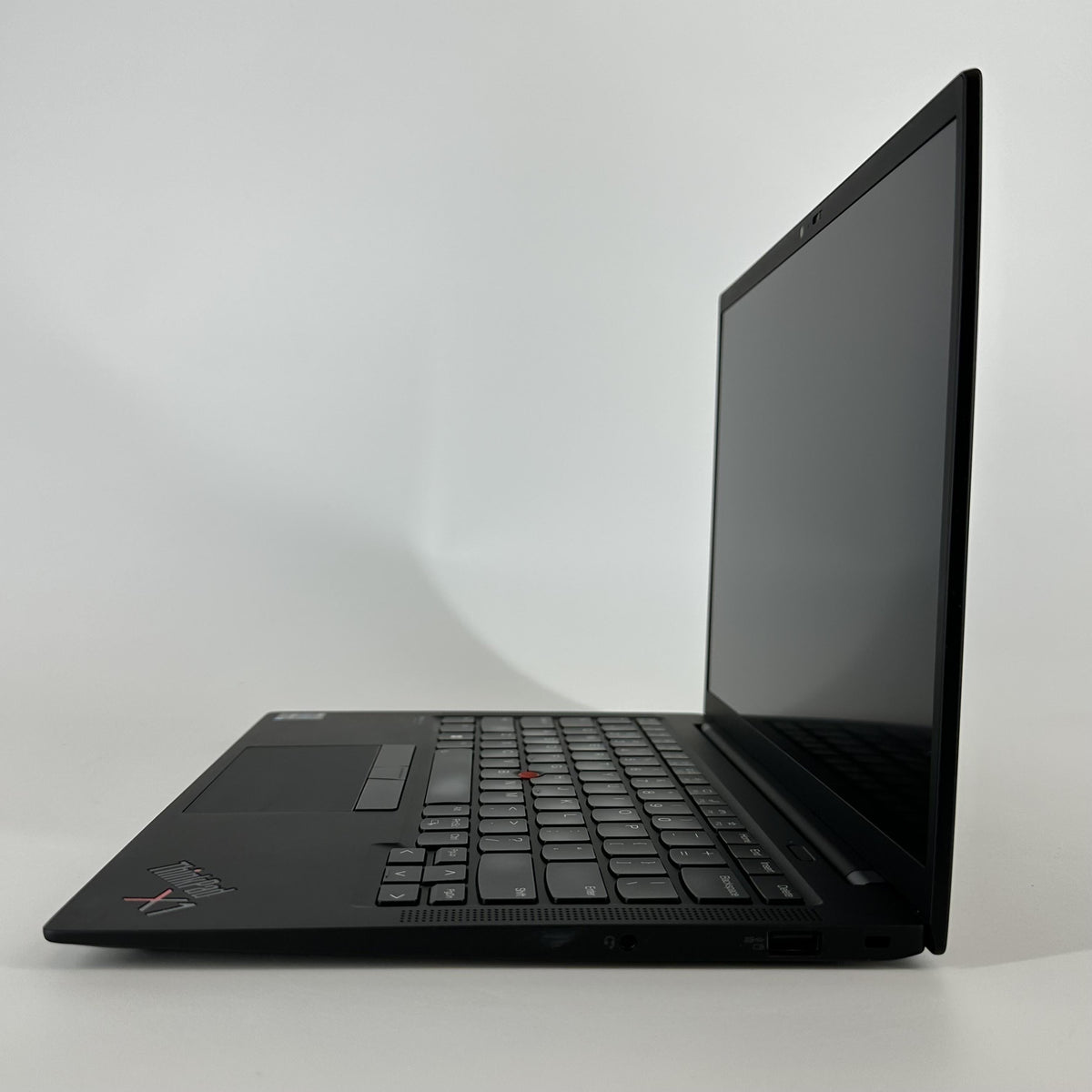 Lenovo ThinkPad X1 Carbon Gen 9 14 Black 2.6 GHz Intel Core i5 11th Gen. 8GB RAM 256GB Solid State Drive