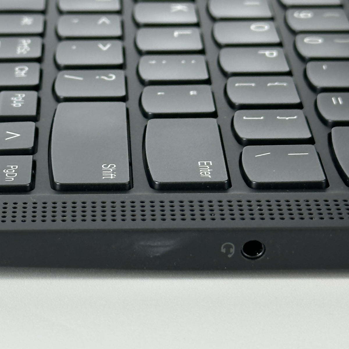 Lenovo ThinkPad X1 Carbon Gen 9 14 Black 2.6 GHz Intel Core i5 11th Gen. 8GB RAM 256GB Solid State Drive