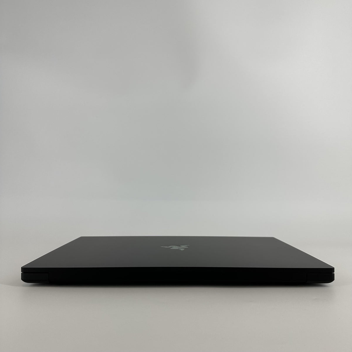 Razer Blade 18 2024 Black 2.2 GHz Intel Core i9 14th Gen. 32GB RAM 2TB Solid State Drive NVIDIA GeForce RTX 4090 16 GB