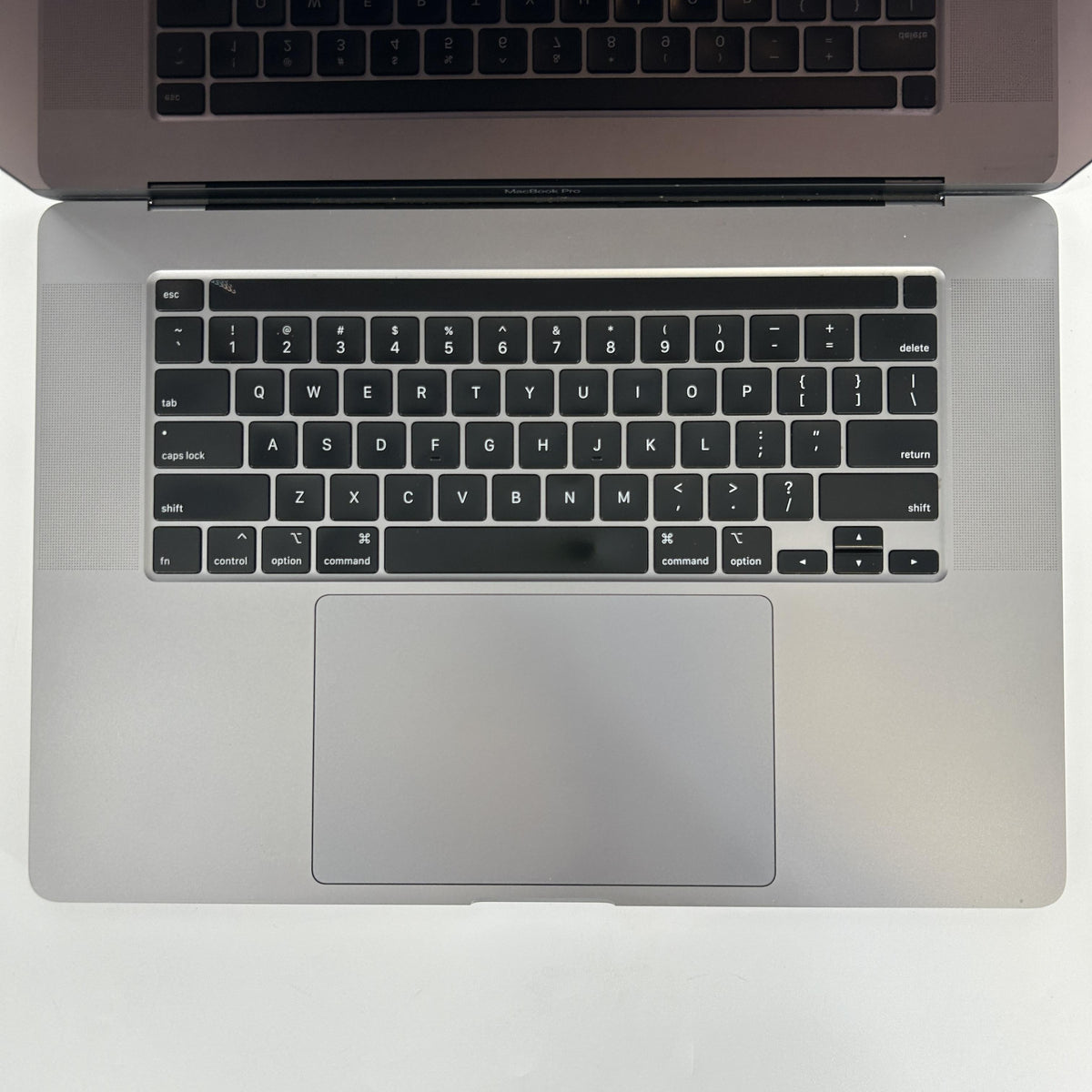 Apple MacBook Pro 16 Touch Bar 2019 Space Gray 2.4 GHz Intel Core i9 9th Gen. 32GB RAM 2TB Solid State Drive AMD Radeon Pro 5500M 8 GB