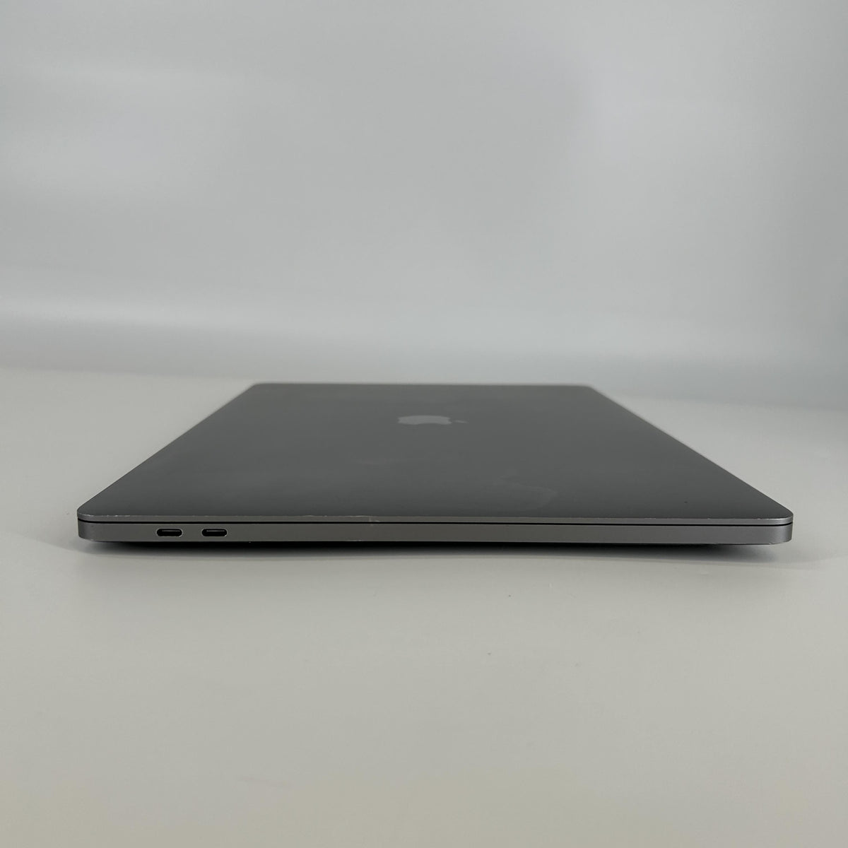 Apple MacBook Pro 16 Touch Bar 2019 Space Gray 2.4 GHz Intel Core i9 9th Gen. 32GB RAM 2TB Solid State Drive AMD Radeon Pro 5500M 8 GB