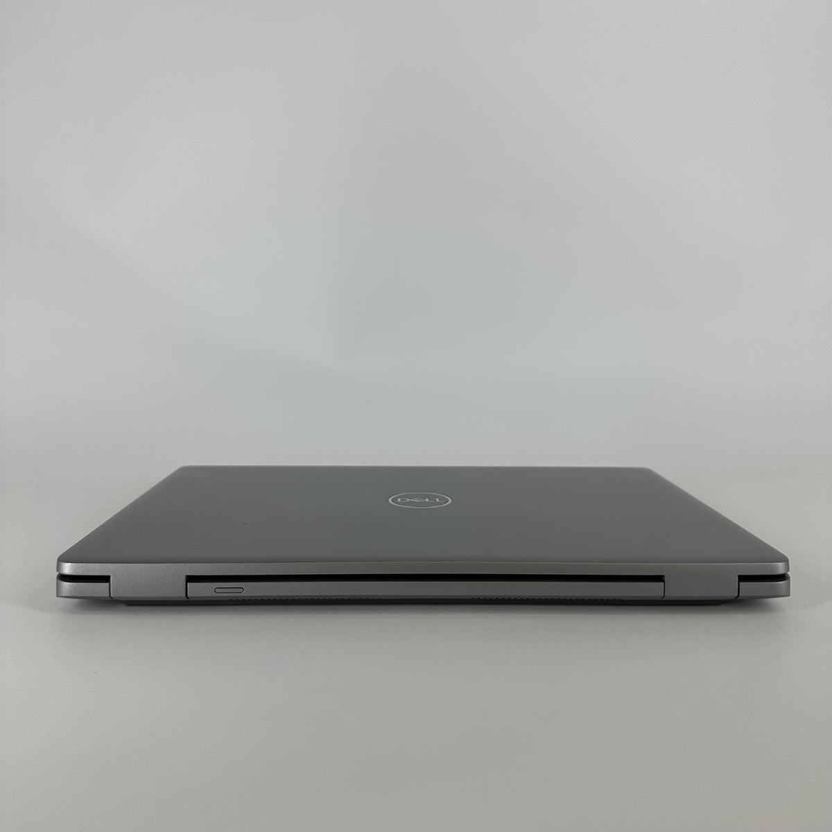Dell Latitude 5540 15.6 Gray 1.3 GHz Intel Core i5 13th Gen. 8GB RAM 256GB Solid State Drive