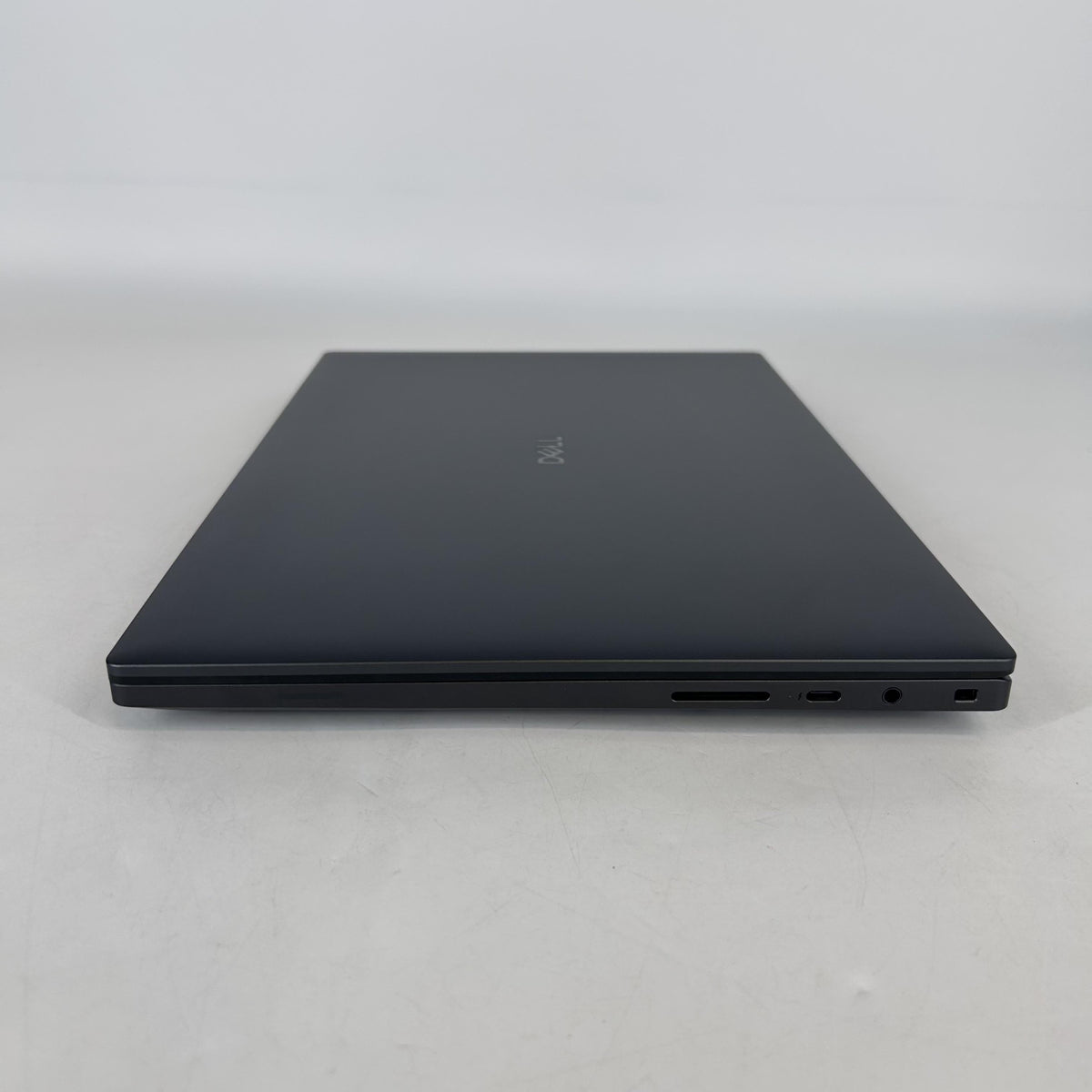 Dell Pro Max 16 Premium MA16250 Magnetite 2.2 GHz Intel Core Ultra 7 Series 2 32GB RAM 1TB Solid State Drive NVIDIA RTX PRO 2000 Blackwell 8 GB
