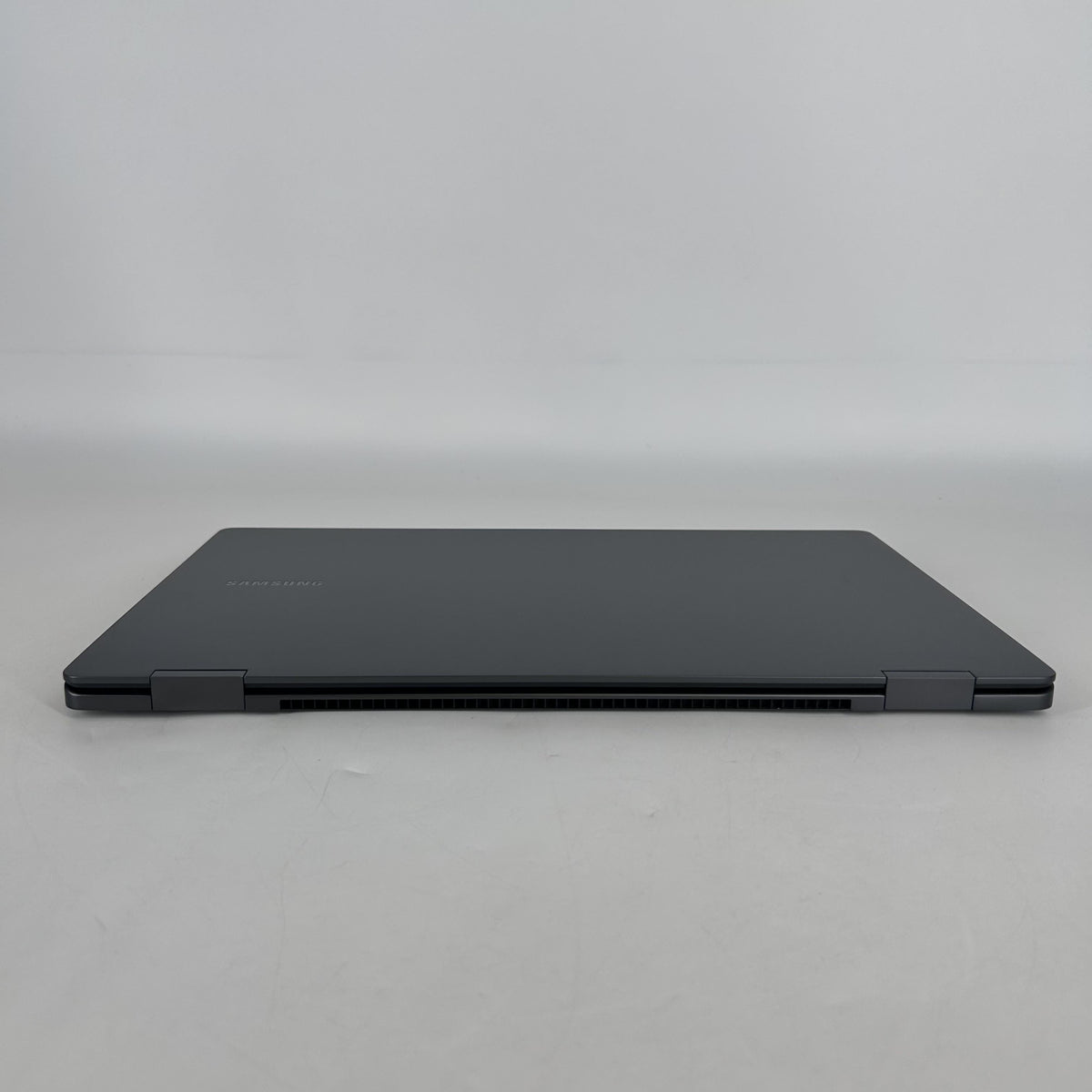 Samsung Galaxy Book3 360 15.6 Graphite 2.2 GHz Intel Core i7 13th Gen. 16GB RAM 1TB Solid State Drive