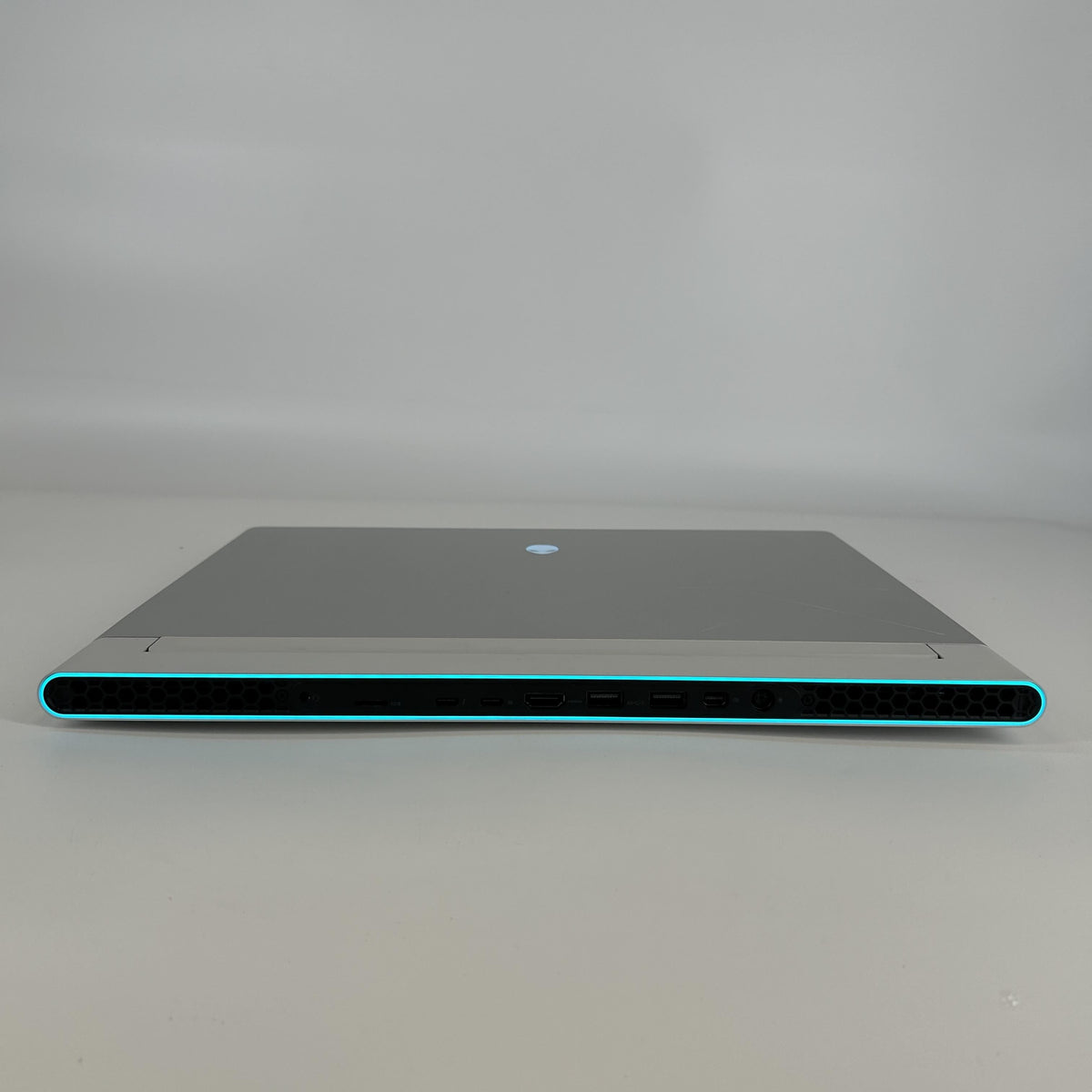 Dell Alienware X16 R2 Silver 2.3 GHz Intel Core Ultra 9 32GB RAM 1TB Solid State Drive NVIDIA GeForce RTX 4080 12 GB