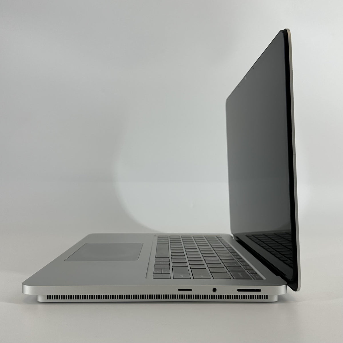 Microsoft Surface Laptop Studio 2 14.4 Silver 2.9 GHz Intel Core i7 13th Gen. 64GB RAM 1TB Solid State Drive NVIDIA GeForce RTX 4060 8 GB