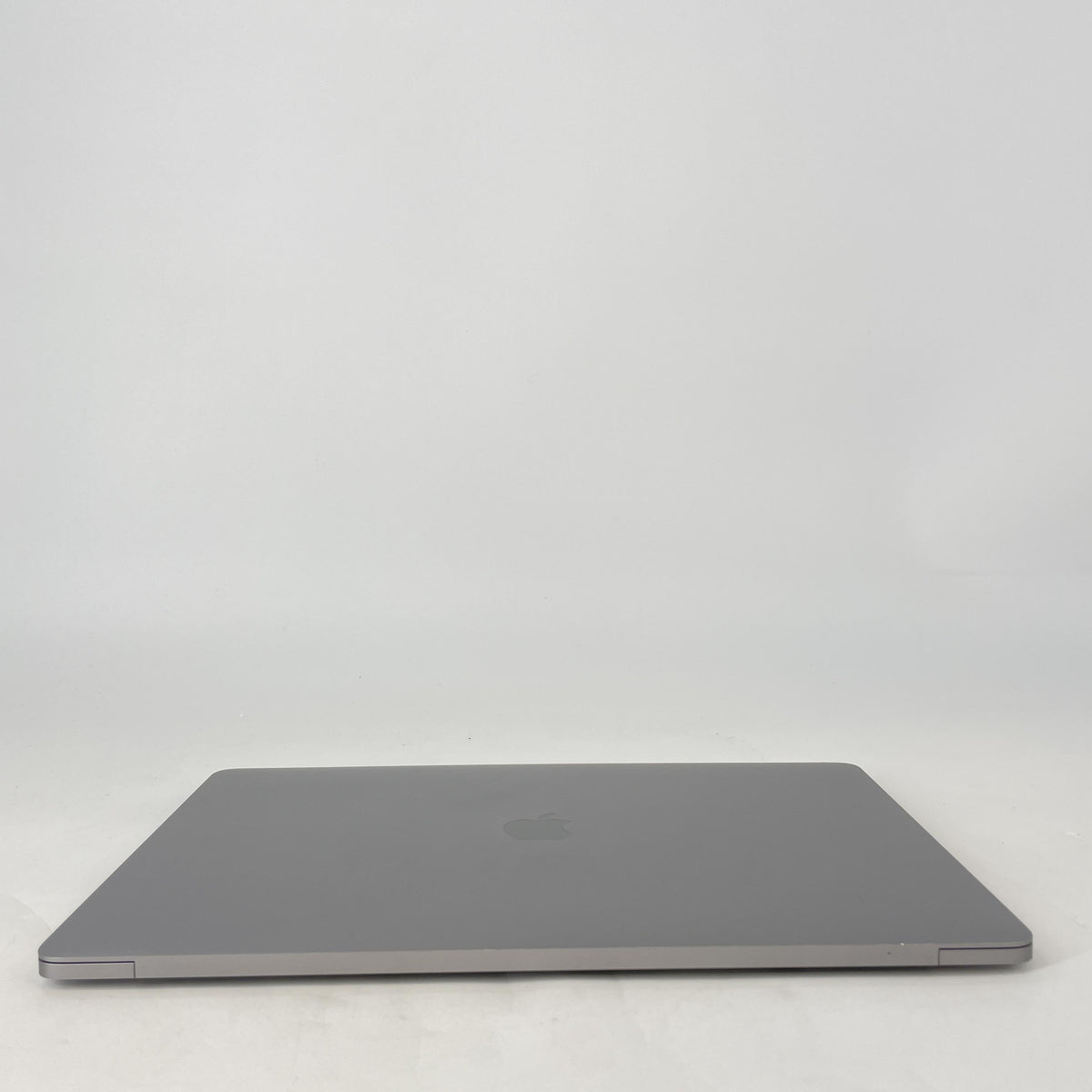 Apple MacBook Pro 15 Touch Bar 2017 Space Gray 3.1 GHz Intel Core i7 7th Gen. 16GB RAM 512GB Solid State Drive AMD Radeon Pro 560 4 GB