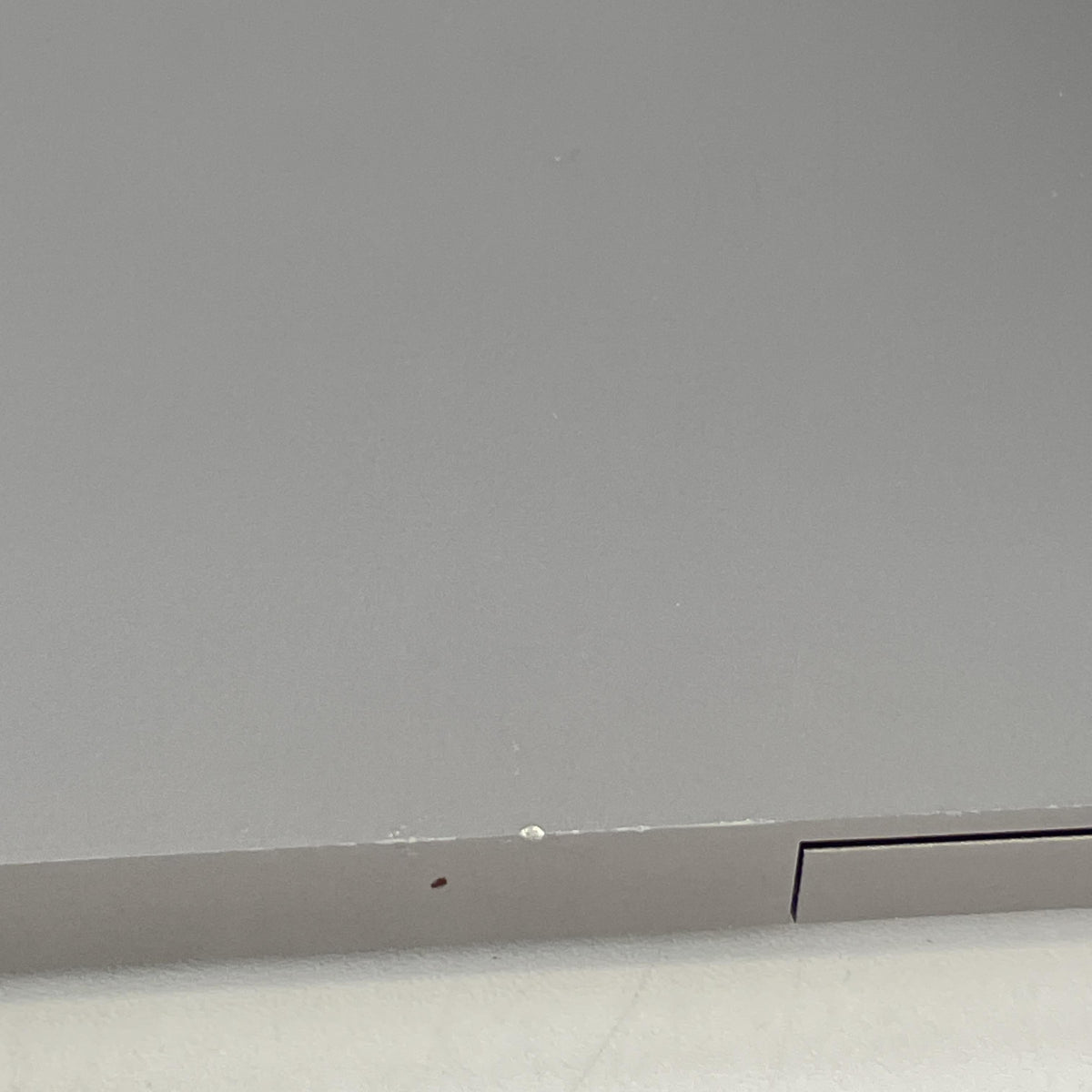 Apple MacBook Pro 15 Touch Bar 2017 Space Gray 3.1 GHz Intel Core i7 7th Gen. 16GB RAM 512GB Solid State Drive AMD Radeon Pro 560 4 GB