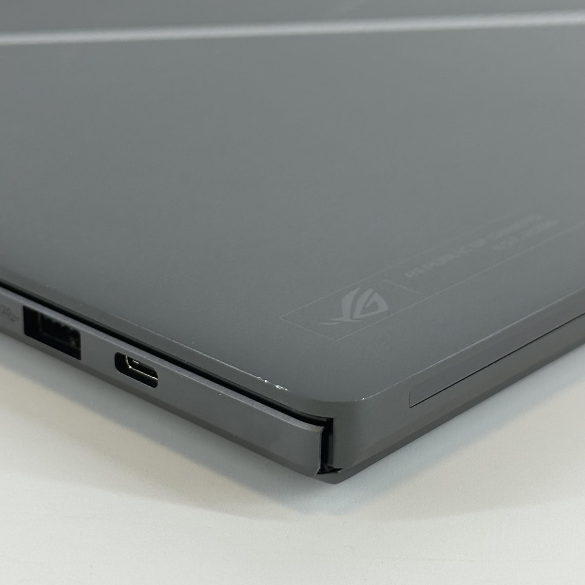 Asus ROG Zephyrus G14 GA403 14 Black 2.0 GHz AMD Ryzen AI 9 HX 370 32GB RAM 2TB Solid State Drive NVIDIA GeForce RTX 5070 Ti 12 GB